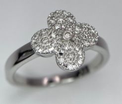 A LUCKY 18K WHITE GOLD 4 LEAF CLOVER DIAMOND SET RING, APPROX 0.35CT, WEIGHT 3.9G SIZE M