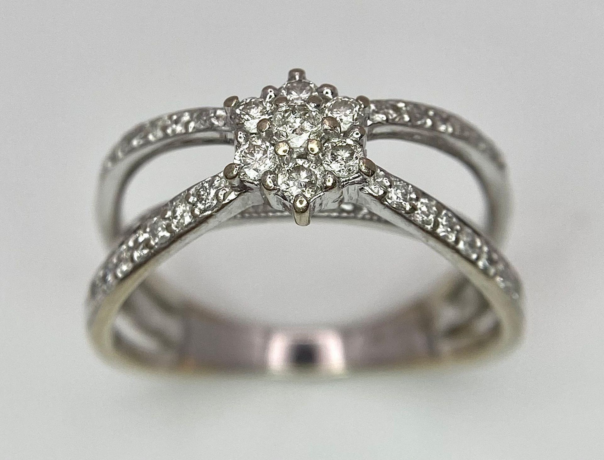 A UNIQUE DESIGNED 18K WHITE GOLD DIAMOND SPLIT RING, APPROX 0.40CT DIAMONDS, WEIGHT 4.9G SIZE O - Image 2 of 6