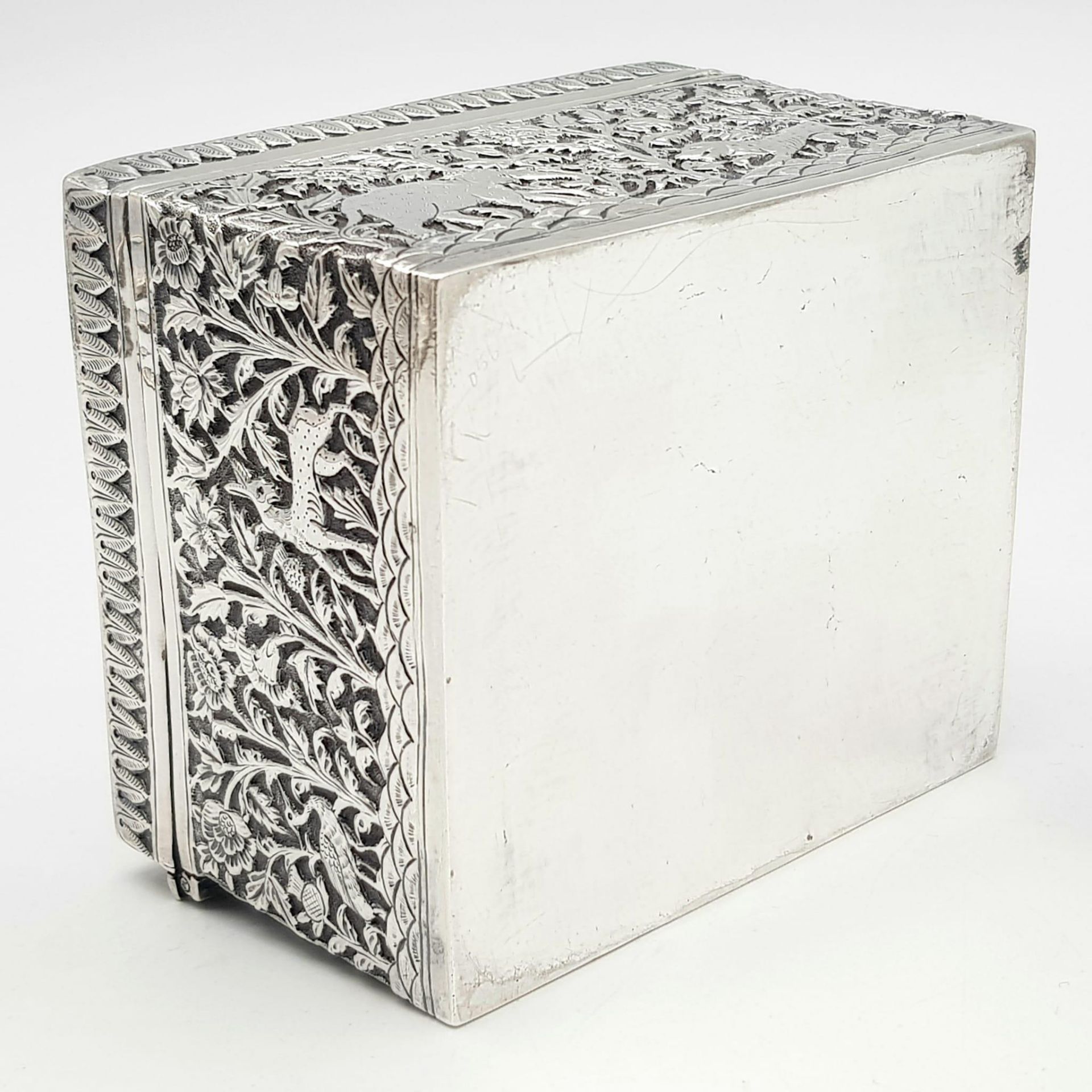 A SOLID SILVER HINGED TRINKET BOX HAND ENGRAVED WITH AN AFRICAN THEME, IN VERY GOOD CONDITION AND - Image 15 of 15