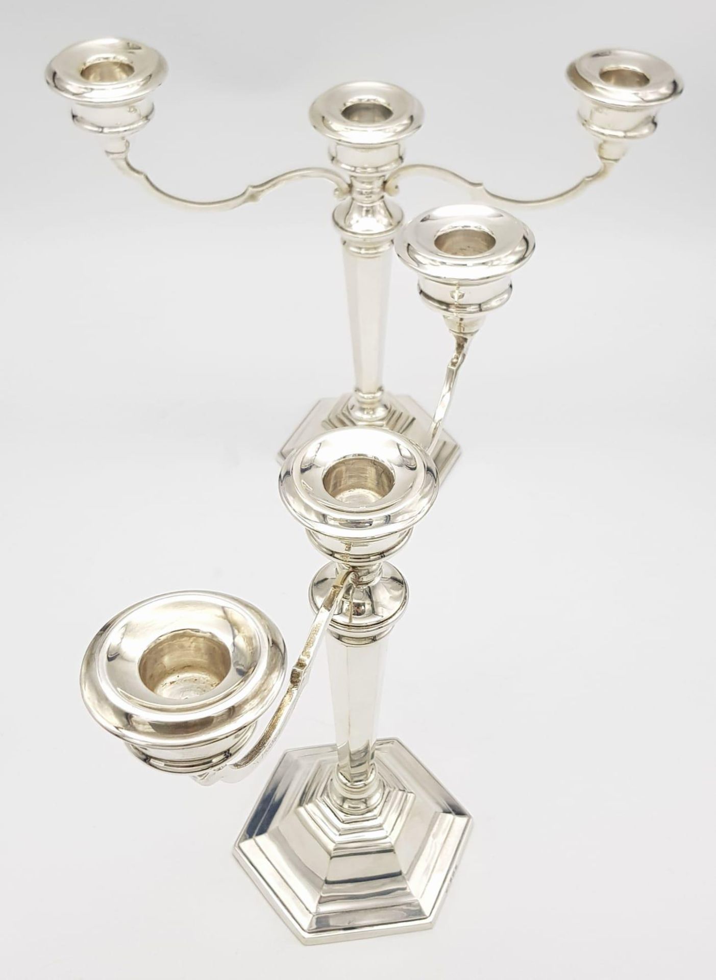 A PAIR OF SILVER CANDELABRA EACH HOLDING 3 CANDLES IN CLASSIC STYLE AND HALLMARKED IN BIRMINGHAM - Bild 2 aus 6