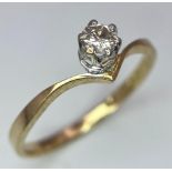 9K YELLOW GOLD 0.10CT DIAMOND SOLITAIRE RING, WEIGHT 1.1G SIZE M