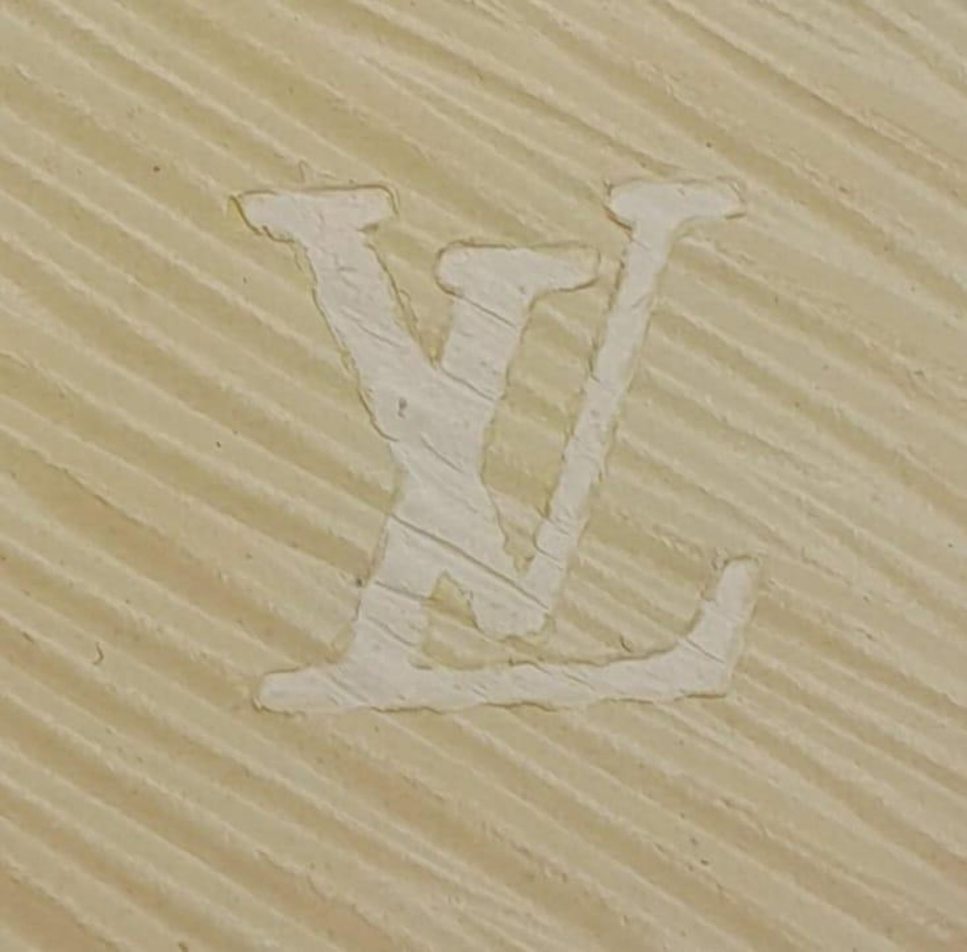 A Louis Vuitton Vanilla Wallet. Epi leather exterior gold-toned hardware and zipped top closure. - Image 9 of 9