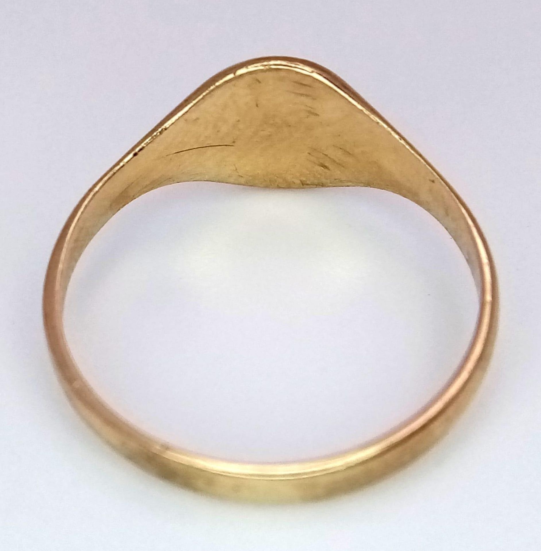 A Vintage 9K Yellow Gold Small Signet Ring. Size K. 1.3g weight. - Bild 4 aus 5