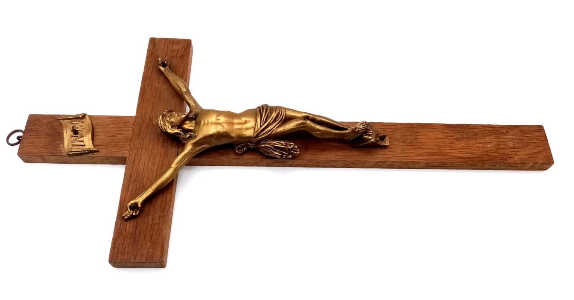 A Wood and Gilded Metal Wall-Hanging Crucifix. 35cm x 18cm. - Bild 2 aus 5