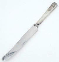 A vintage stainless steel sterling silver handled knife. Full hallmarks Sheffield, 1940. Total