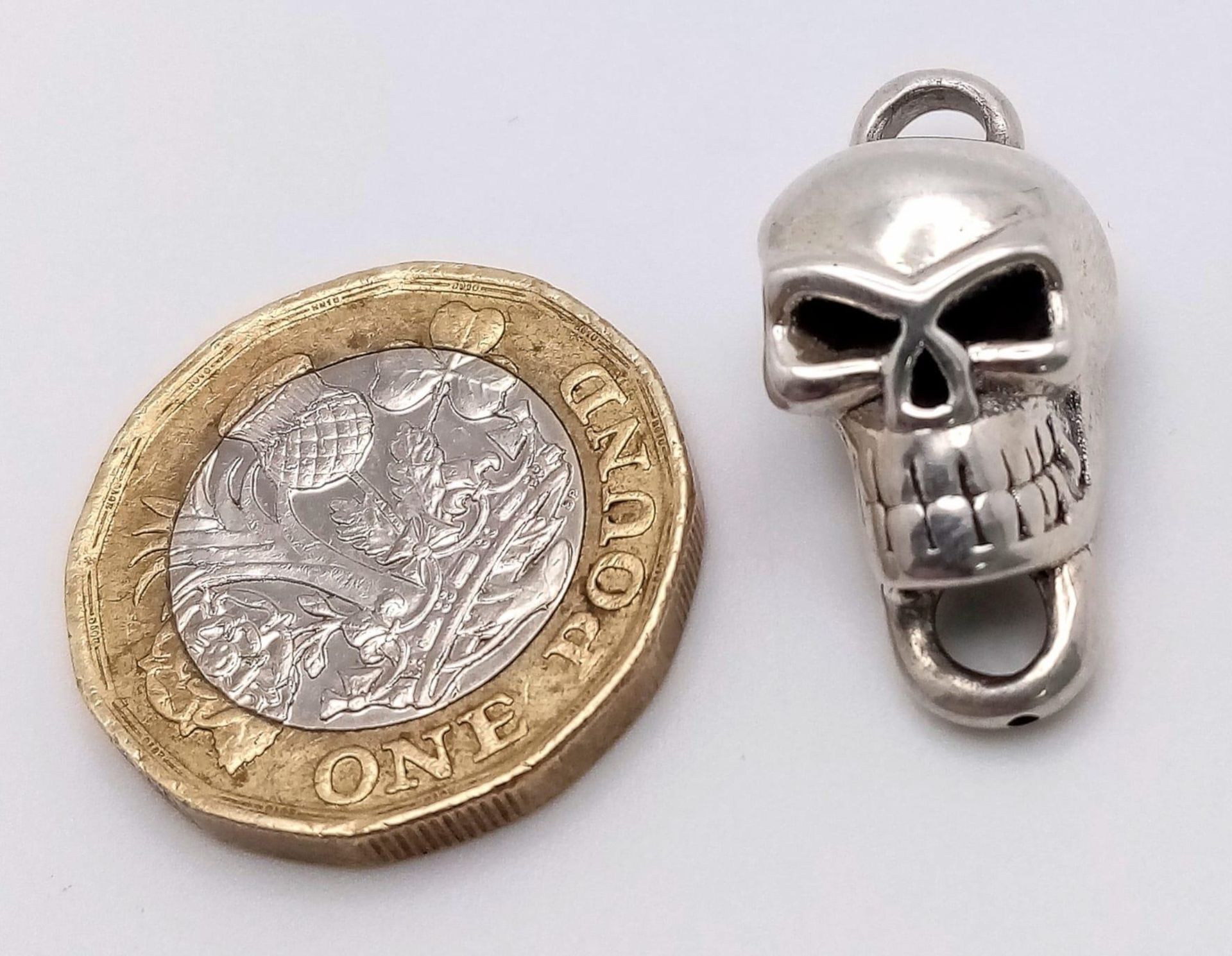 STERLING SILVER (TESTED) SKULL PENDANT/CHARM, WEIGHT 2G, 25MM LONG APPROX, REF SC 4126 - Image 3 of 3