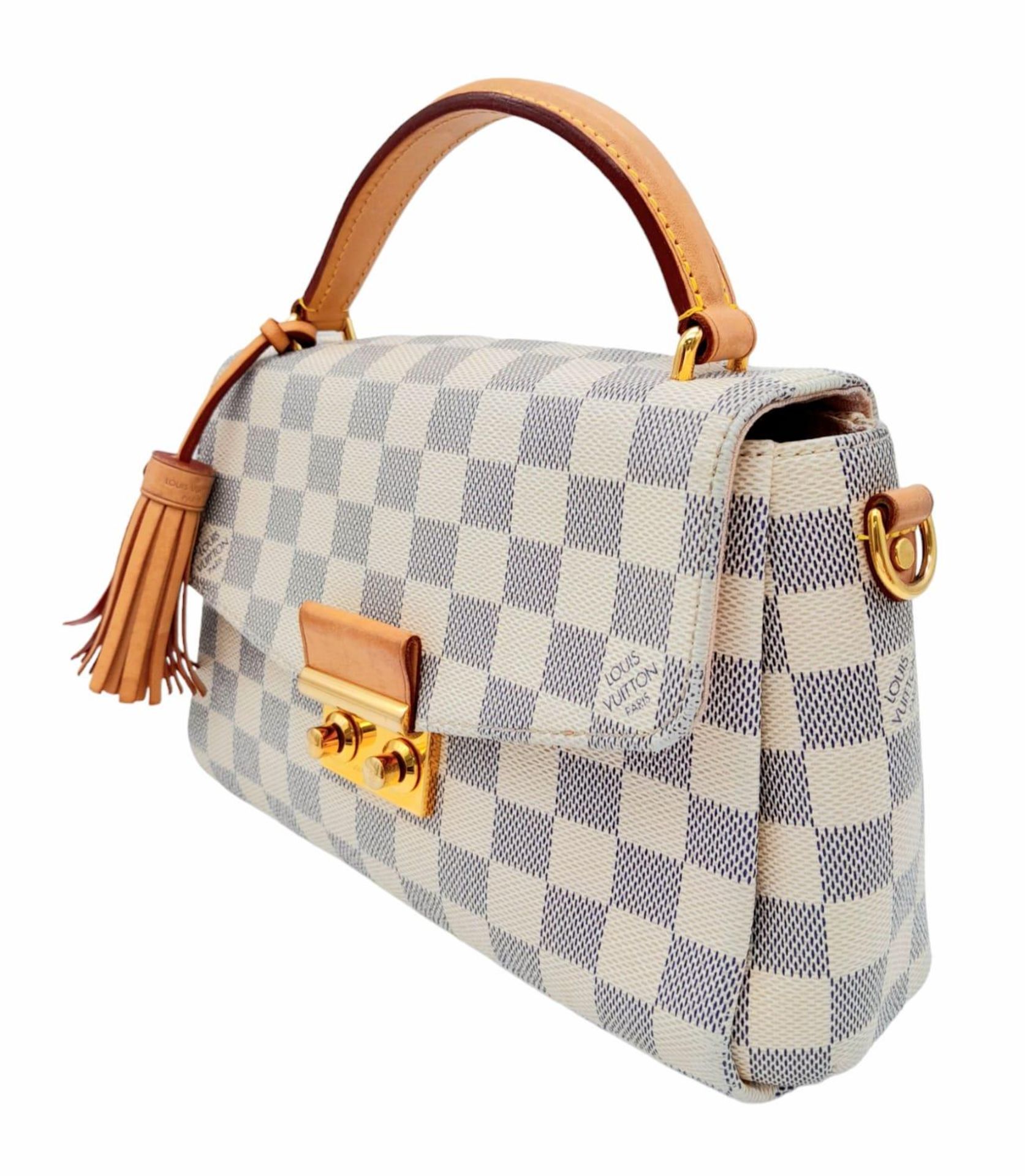 A Louis Vuitton damier canvas Croisette handbag in cream/blue, interior is baby pink. Leather handle - Image 4 of 12