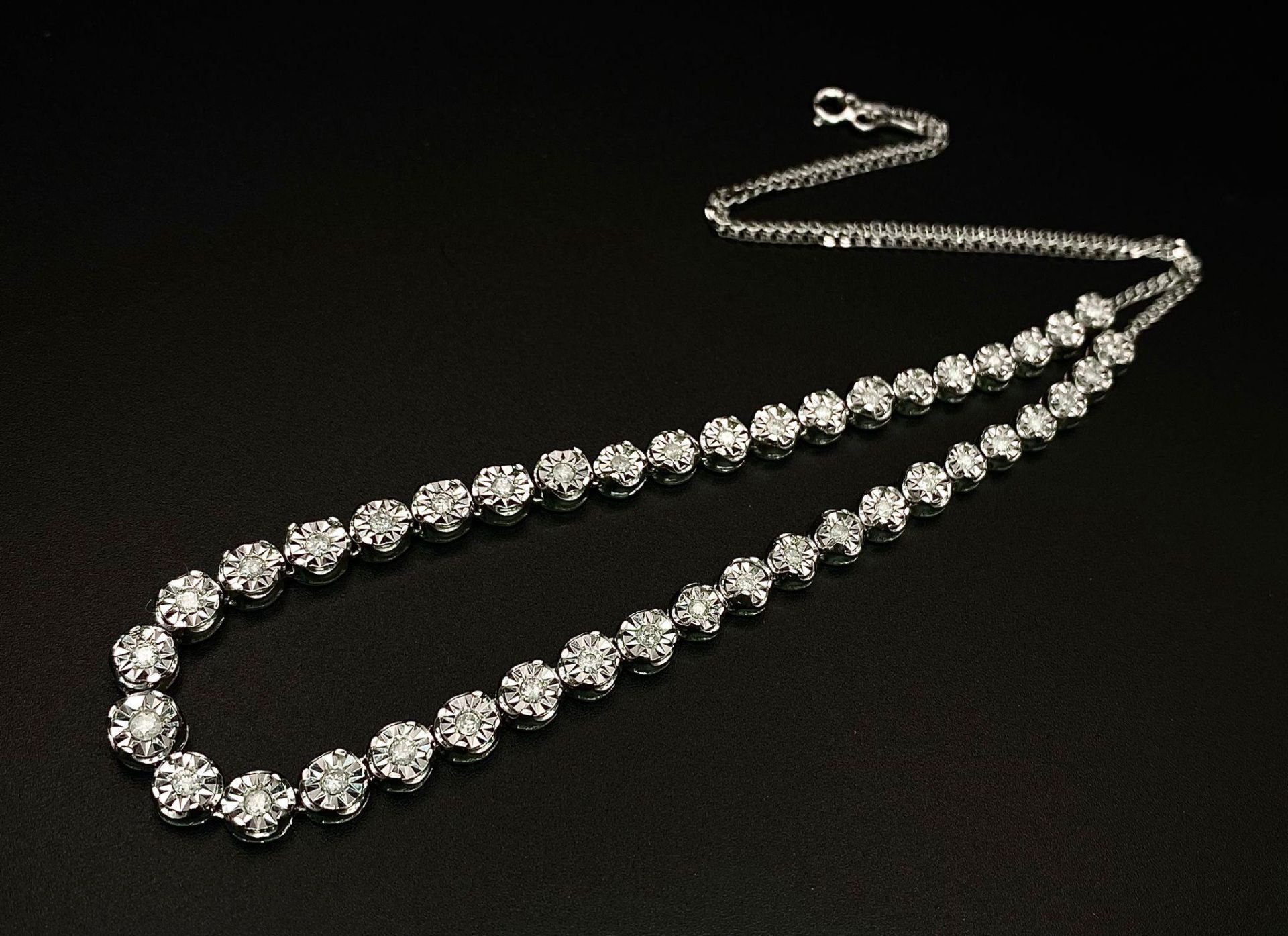 A White Gold Diamond Necklace and Tennis Bracelet. Necklace - 10k white gold with slightly graduated - Bild 6 aus 12