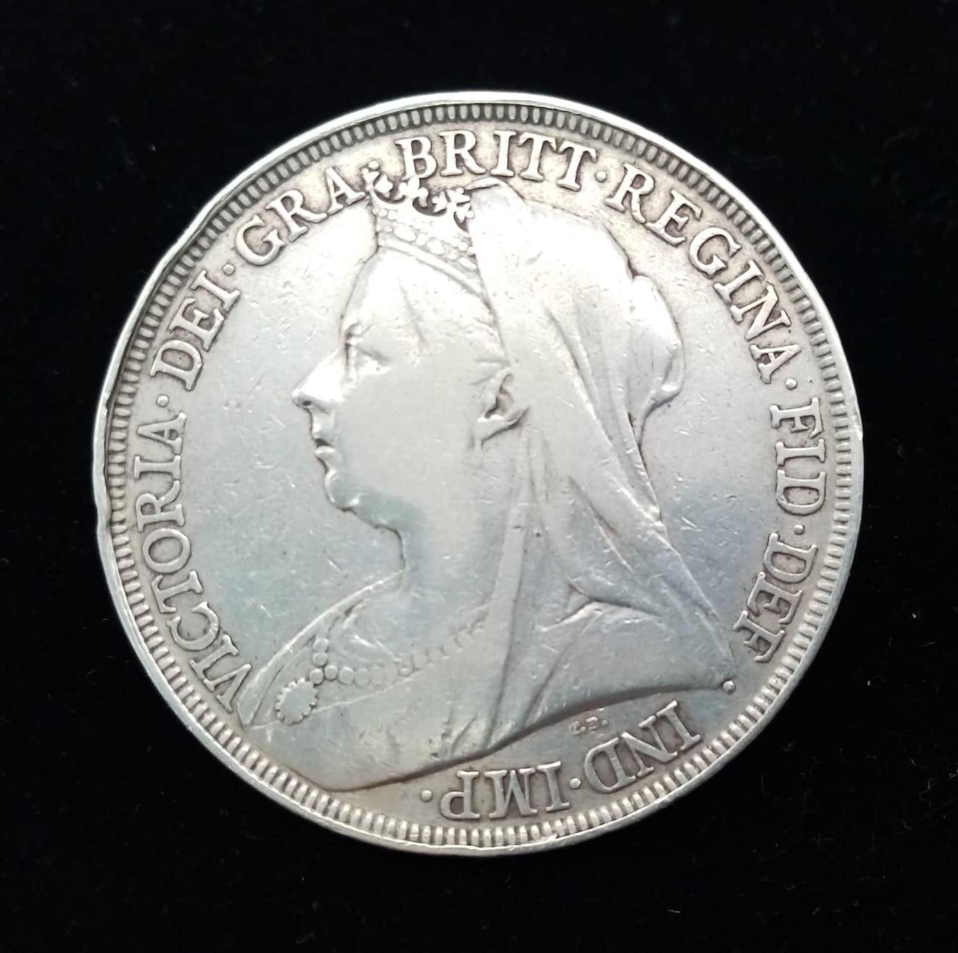 An 1898 Queen Victoria Silver Crown Coin. VF grade but please see photos. - Bild 2 aus 2