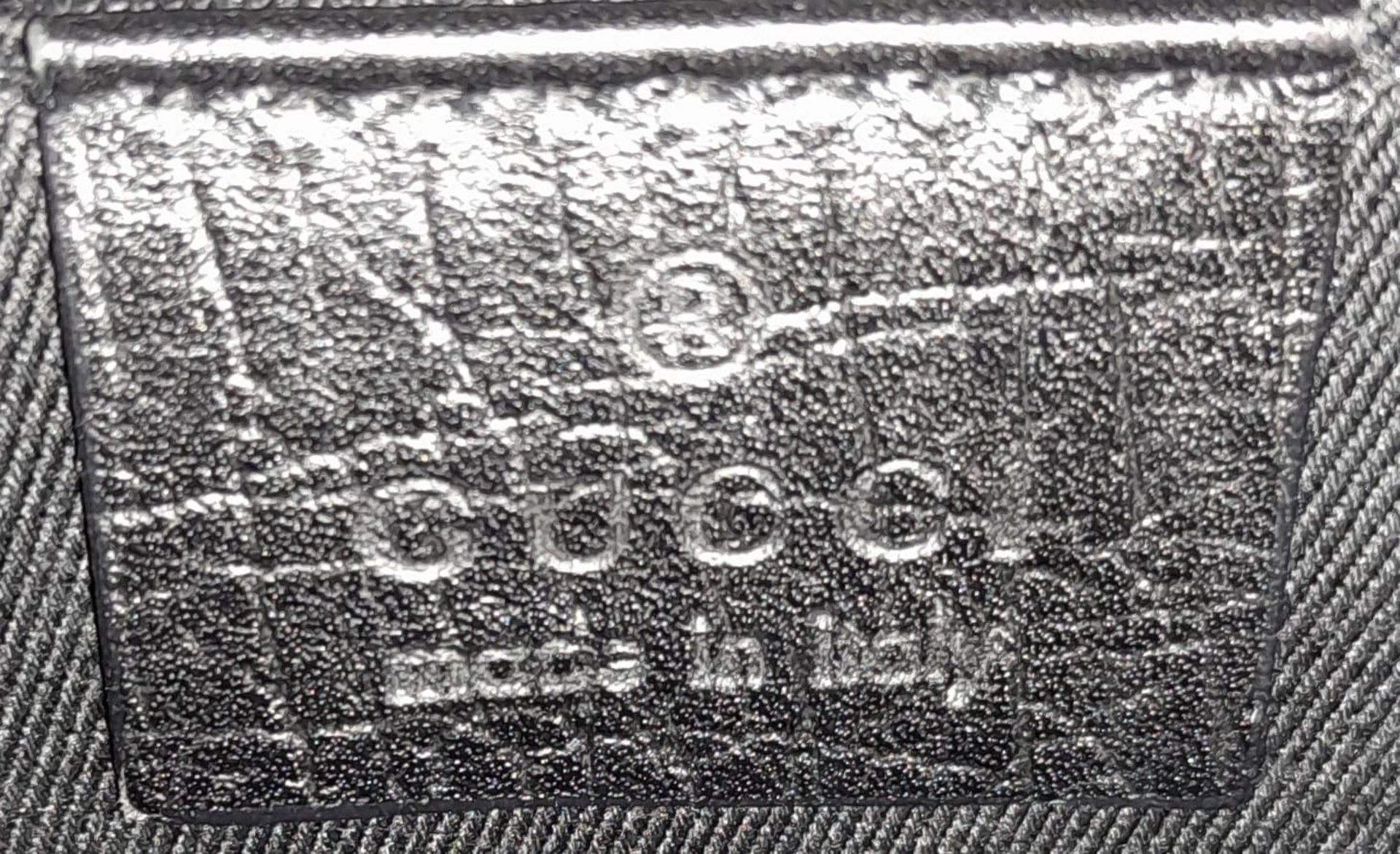 A Gucci GG black canvas bag featuring the black and gunmetal grey horsebit and metal shoulder strap. - Bild 6 aus 6