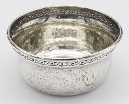 A SOLID SILVER BOWL MADE BY JOHN LAWRENCE & CO IN BIRMINGHAM AND DATED 1913 , WITH HAND ETCHED RIM .