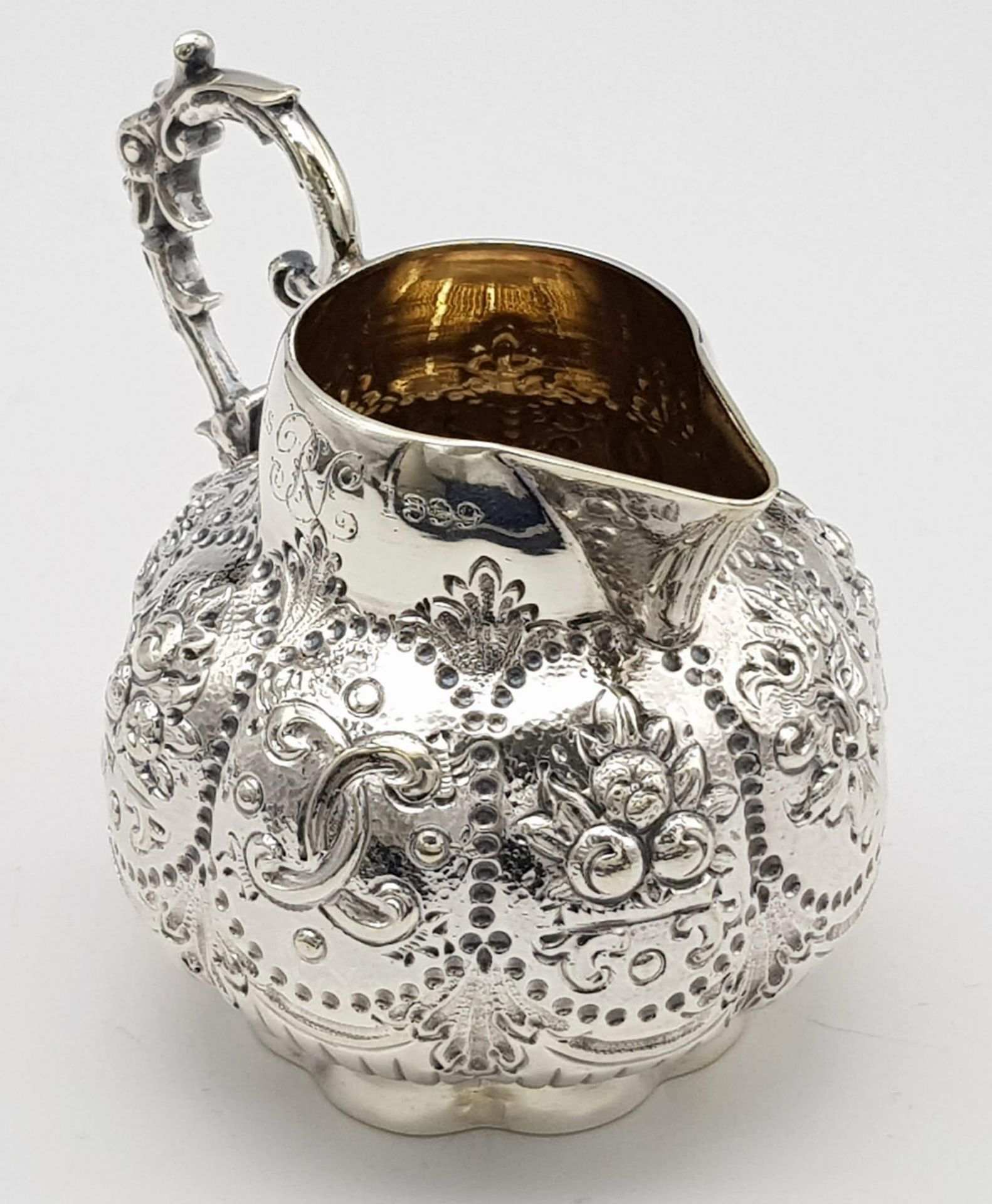 A SMALL SOLID SILVER JUG WITH THE INSCRIPTION "XMAS 1899" ALTHOUGH THE HALLMARK IS DATED 1891 WITH - Image 2 of 9