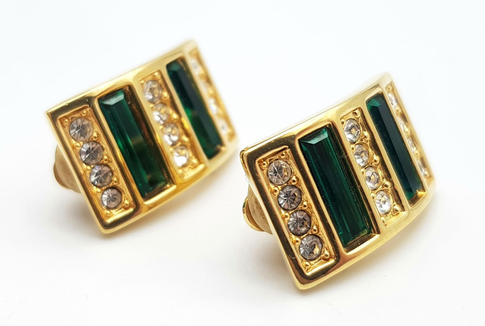 A Pair of Rare Vintage Swarovski Emerald Green and White Crystal Dress Earrings. Gilded setting. - Image 2 of 5