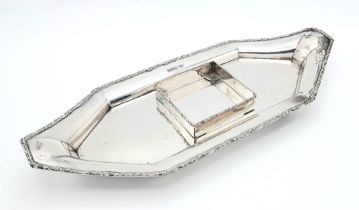 An antique sterling silver inkwell in boat shape (2 screws missing). Full hallmarks Sheffield, 1920.