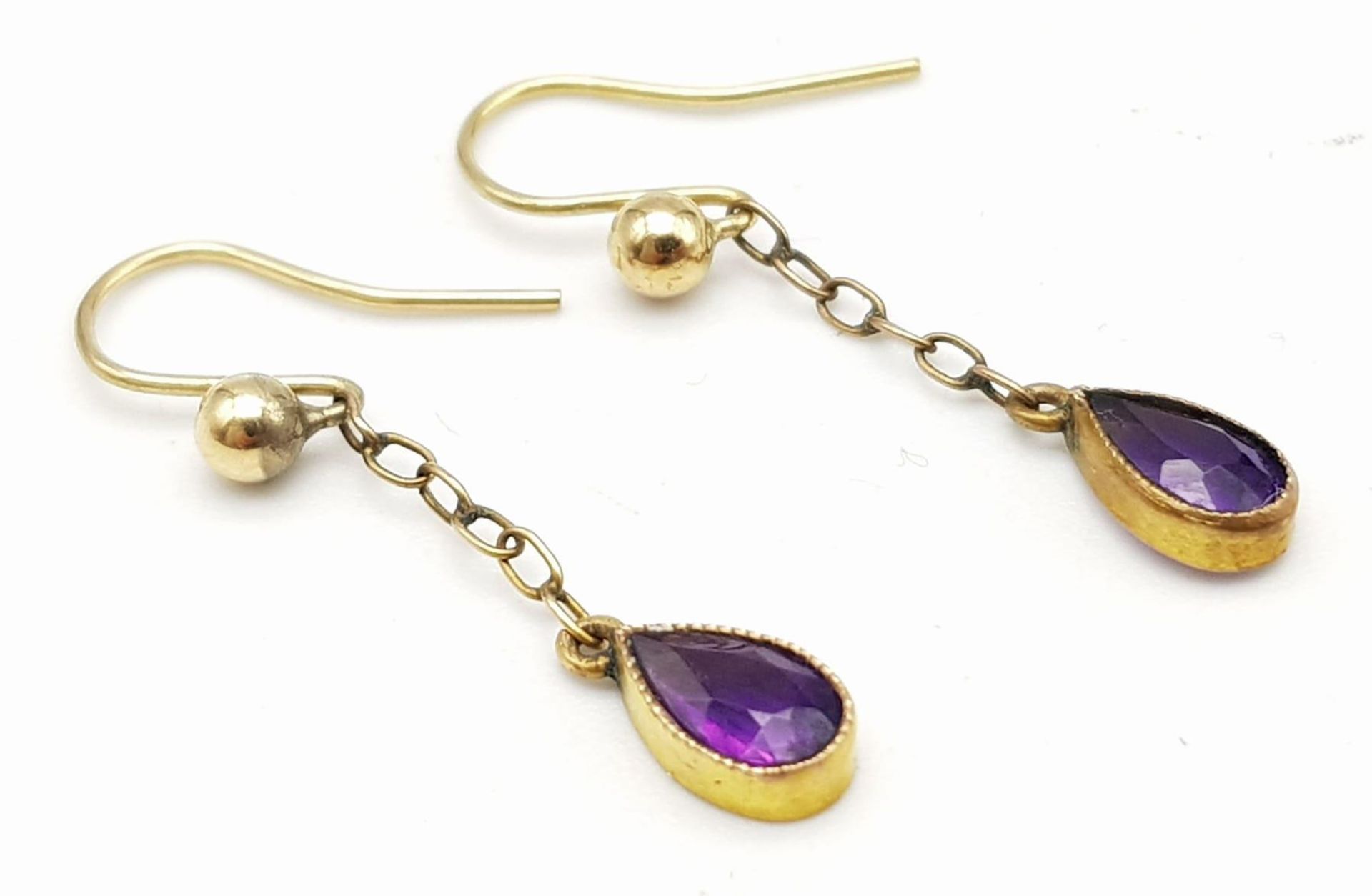 An ART NOUVEAU 9 K yellow gold pendant with vivid coloured amethysts and natural seed pearls, - Bild 5 aus 7