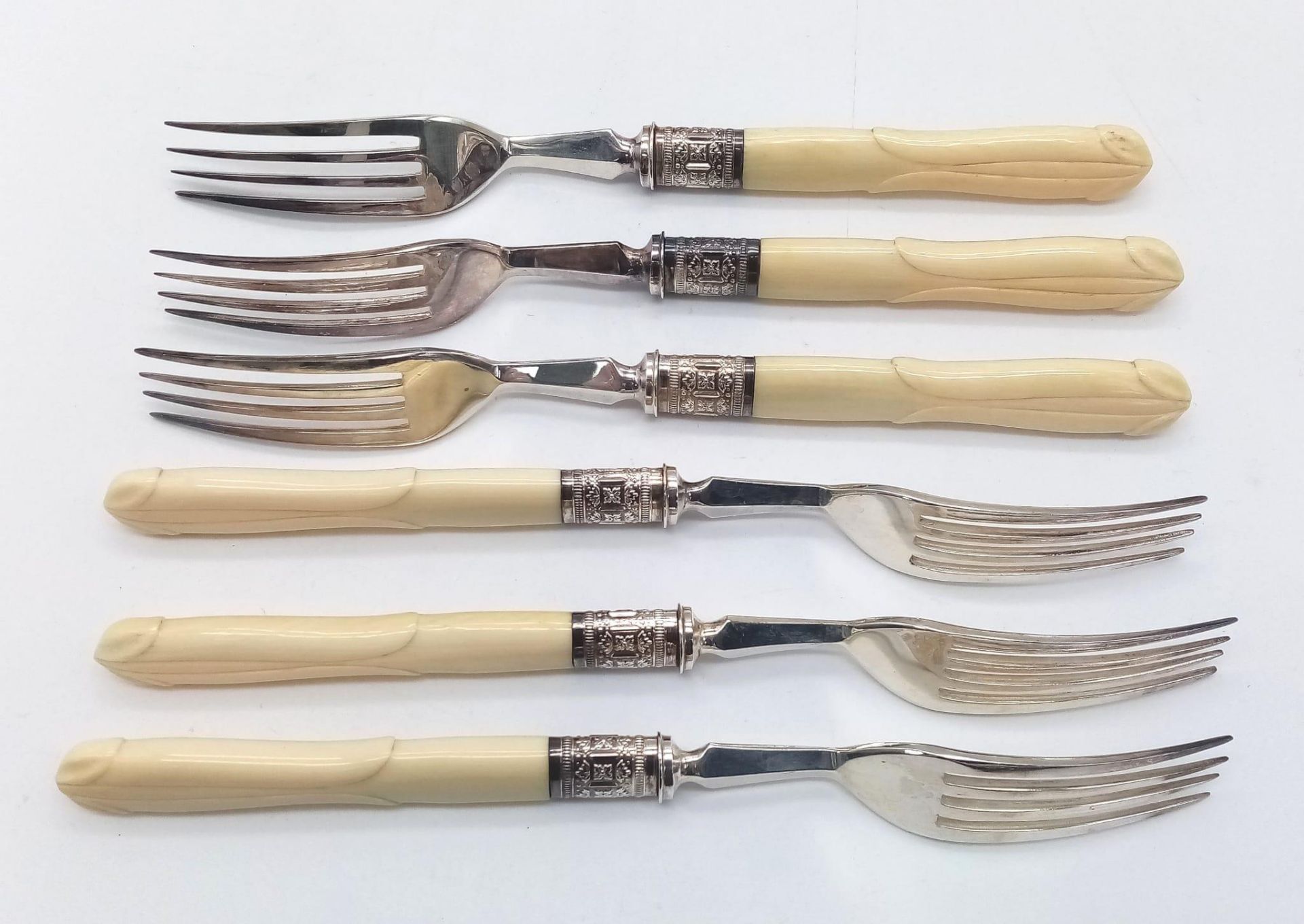 An Antique Set of Six Decorative White Metal and Bone Handled Knives and Forks. Excellent - Bild 5 aus 7