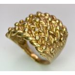 A LARGE AND HEAVY 9K YELLOW GOLD SHOT/KEEPER RING, WEIGHT 13G AND SIZE T