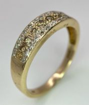 A 9K YELLOW GOLD DIAMOND & CHAMPAGNE DIAMONDS SET 3 ROW RING 0.25CT 3.7G SIZE V 1/2 SC 4004
