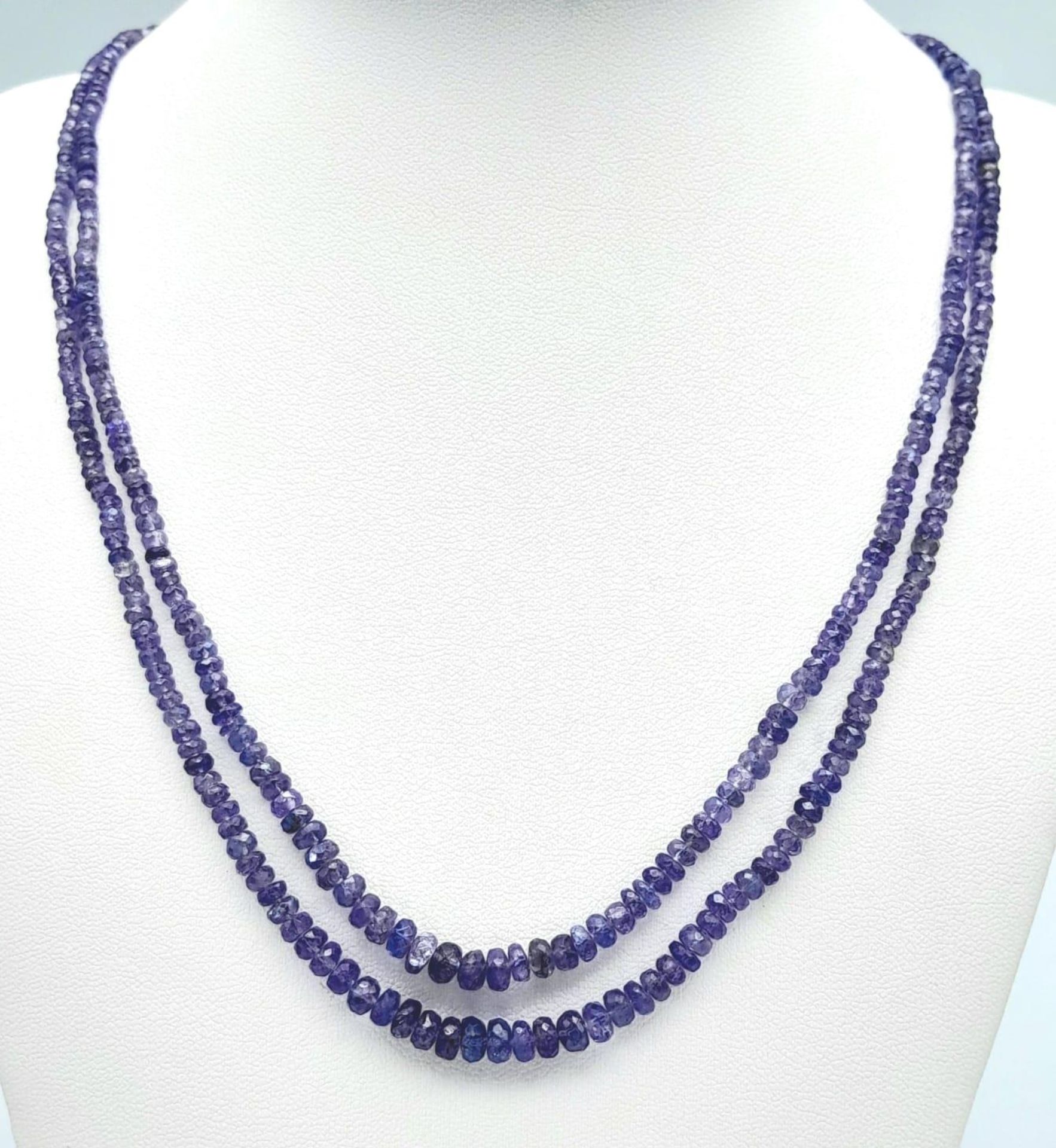 A 100ctw Two Row Tanzanite Necklace with a Sapphire and 925 Silver Clasp. 48cm length, 20.3g total - Bild 2 aus 6