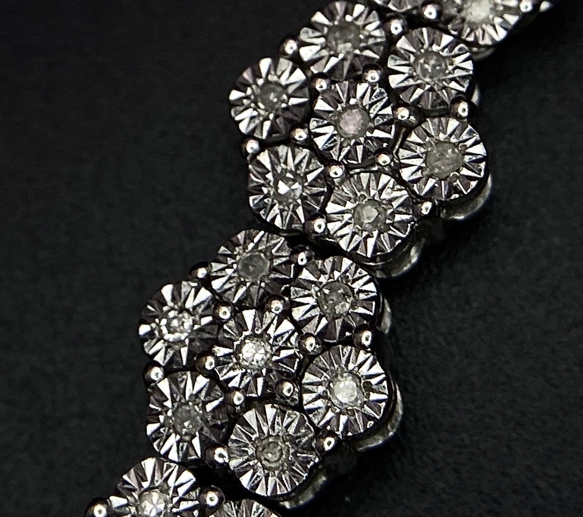 A 9K White Gold Graduated Link Diamond Tennis Bracelet. 29 links of seven small diamonds - 203 - Image 7 of 9