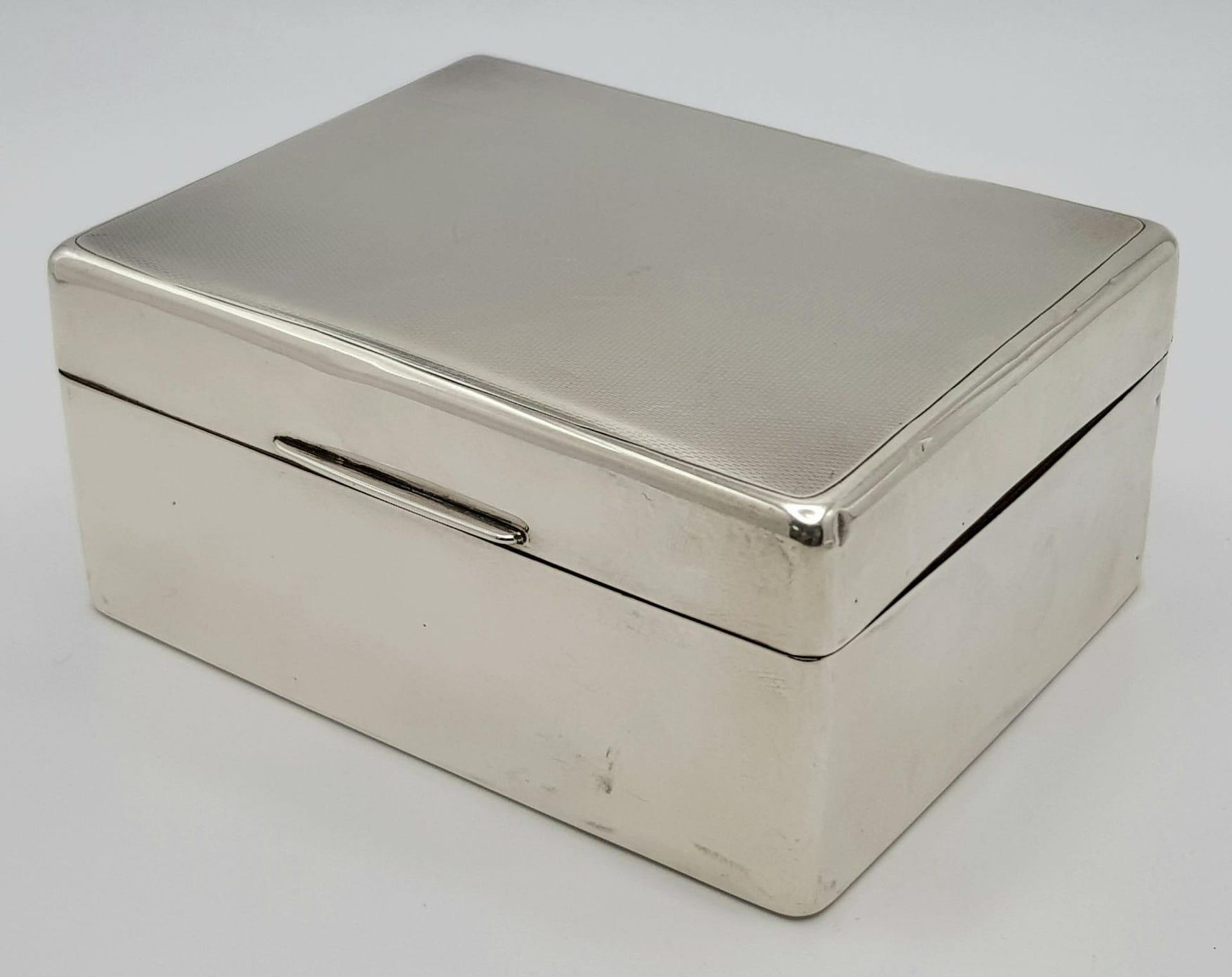 A vintage sterling silver cigarette box with wooden line. Total weight 351.85G. Dimension: L15.5cm X