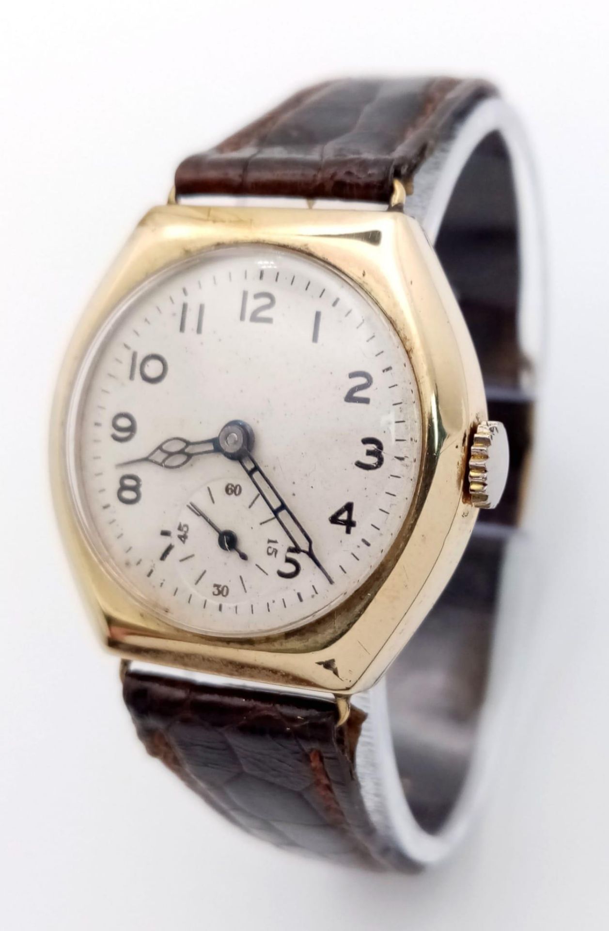 A Vintage 9K Yellow Gold Mechanical Ladies Watch. Brown leather strap. 9K Dennison gold case - 30mm.