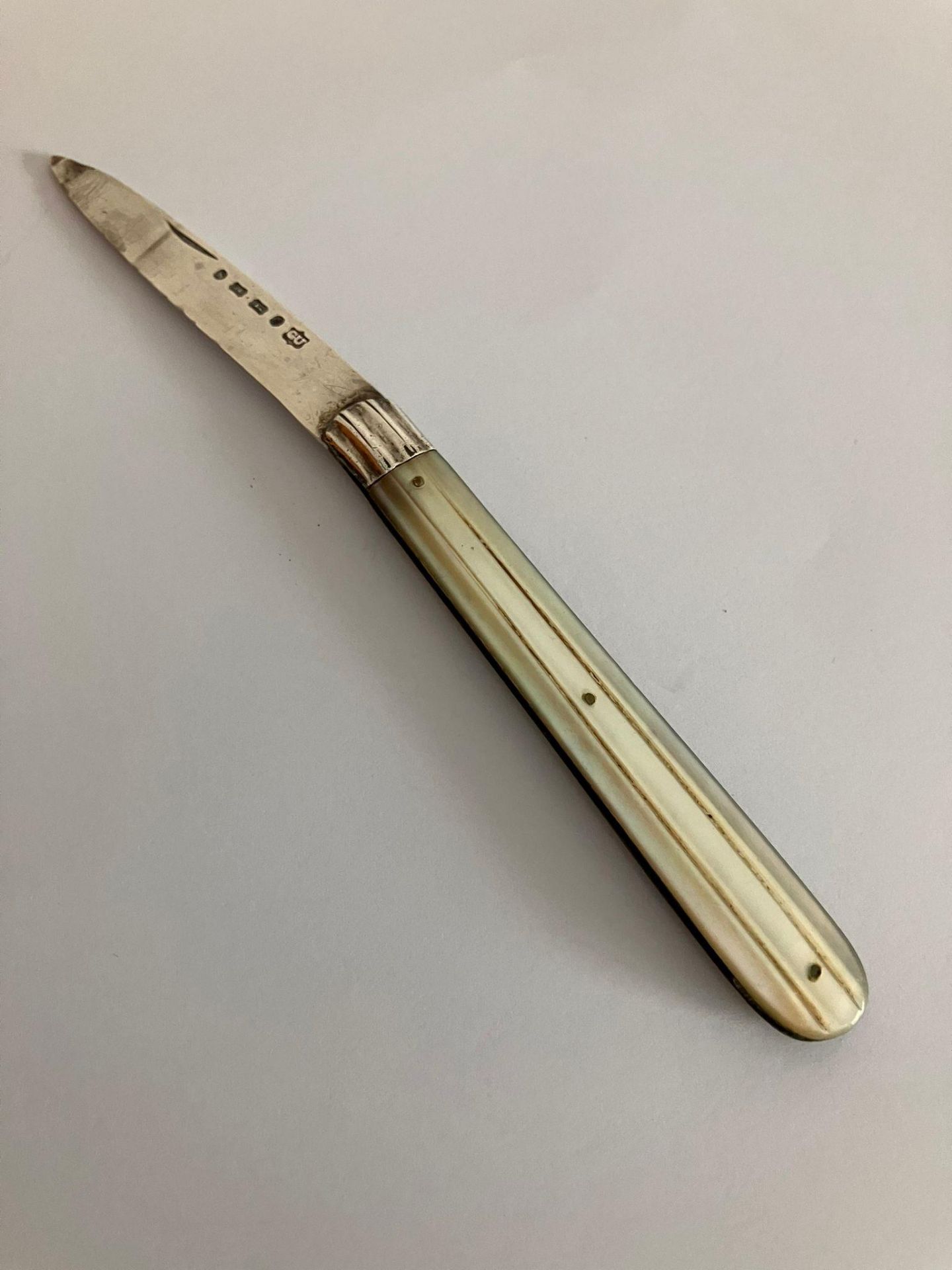 Antique SILVER BLADED Fruit knife, having mother of pearl handle and hallmark for George Unite, - Image 2 of 2