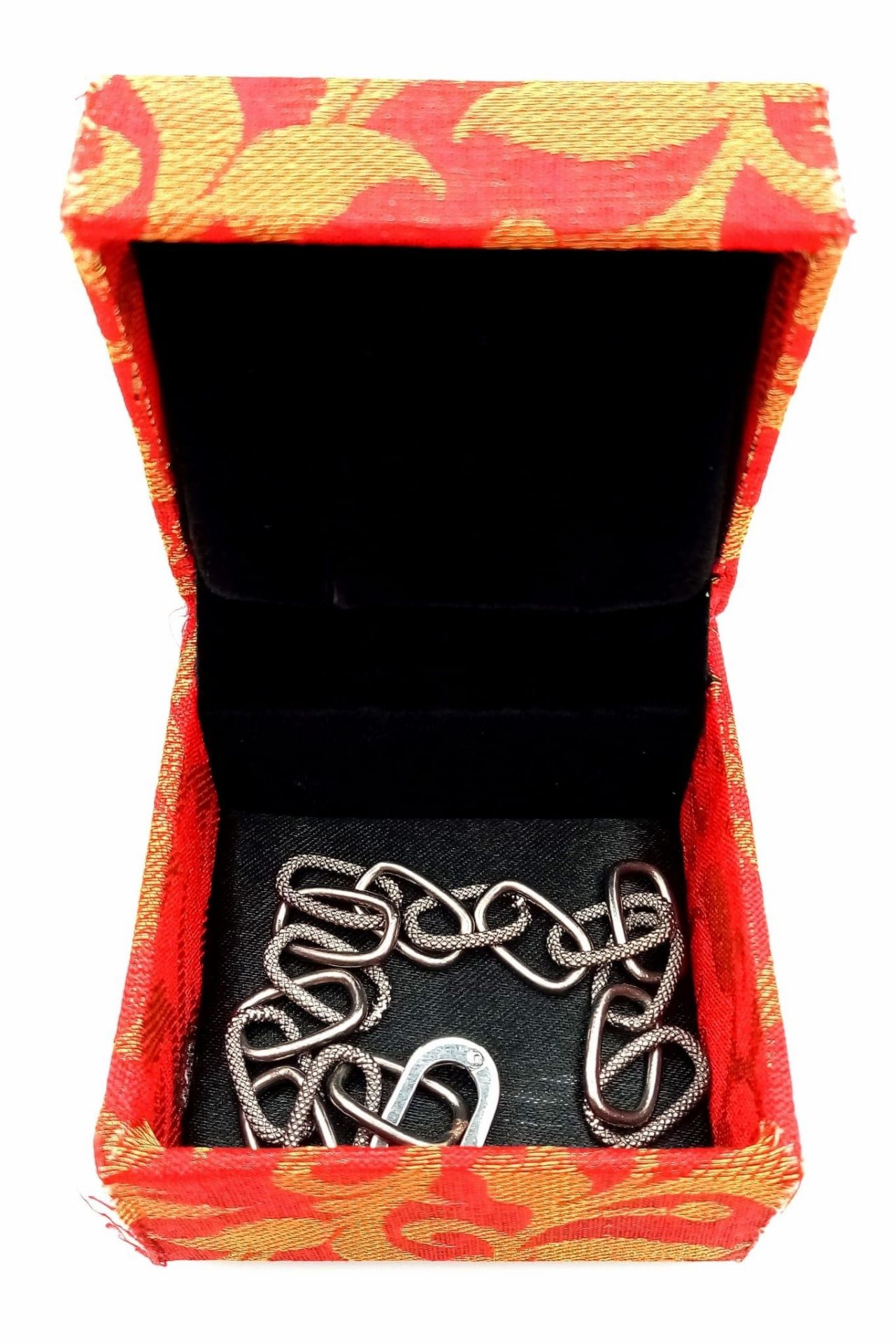 A 925 Silver Elongated Link Bracelet. Weight - 13.5 gm. 18cm. Comes with a presentation case. Ref: - Bild 4 aus 4