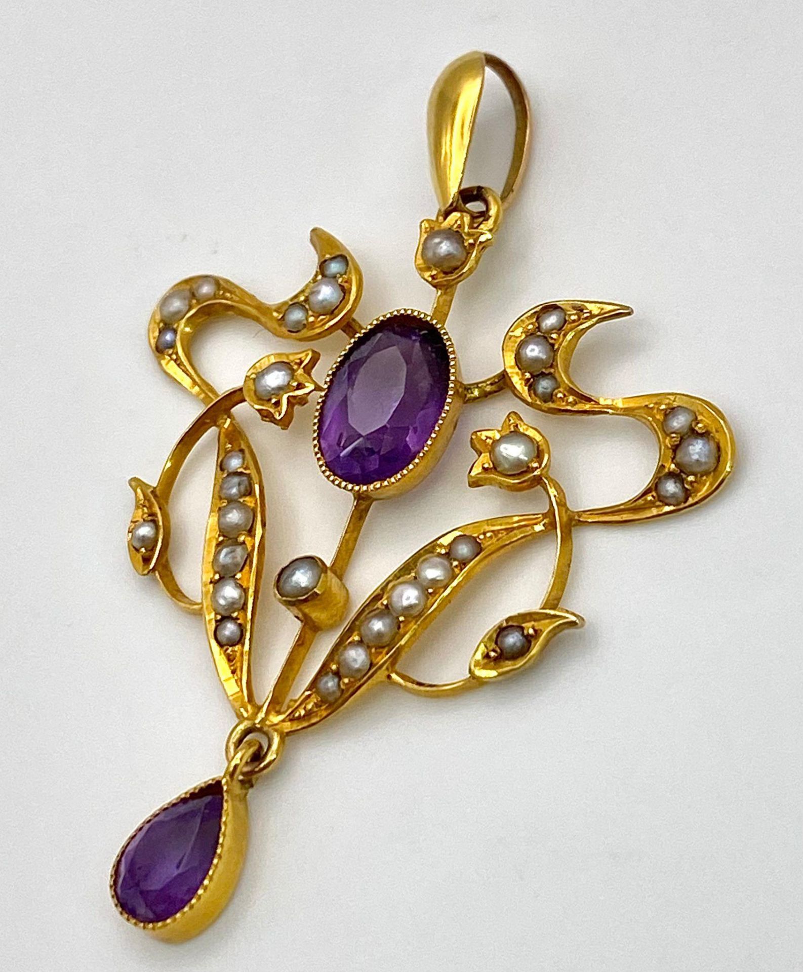 A beautiful ART NOUVEAU 9 K yellow gold pendant with vivid coloured amethysts and natural seed