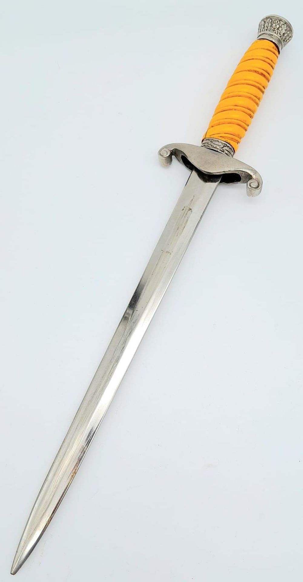 3rd Reich Late WW2 Unmarked Heer (Army) Officers Dagger. Orange celluloid grip, pommel and ferrule - Image 7 of 8