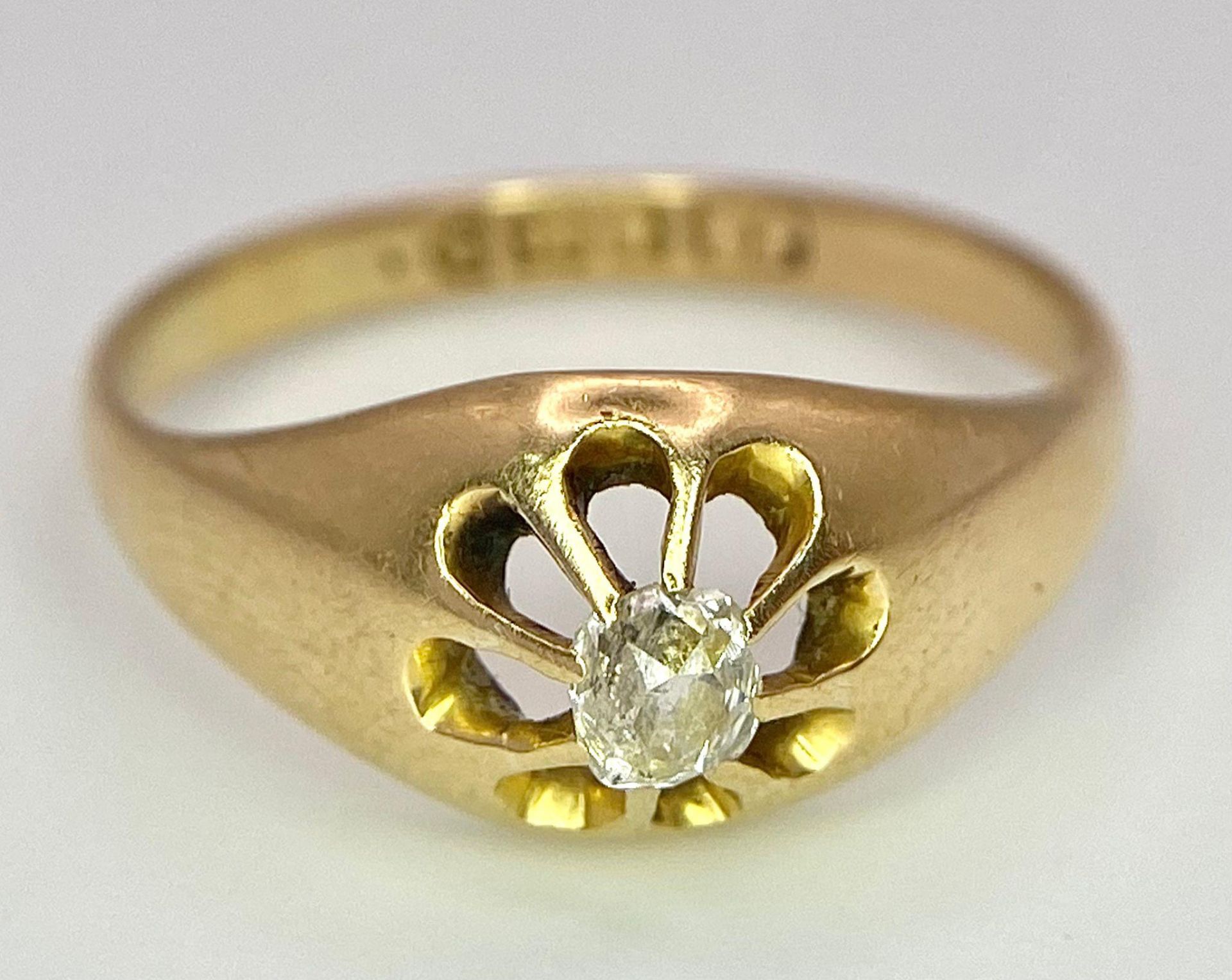 An antique - pre 1900- 18 K yellow gold diamond (0.25 carats) solitaire ring, hallmarked Chester, - Image 4 of 7
