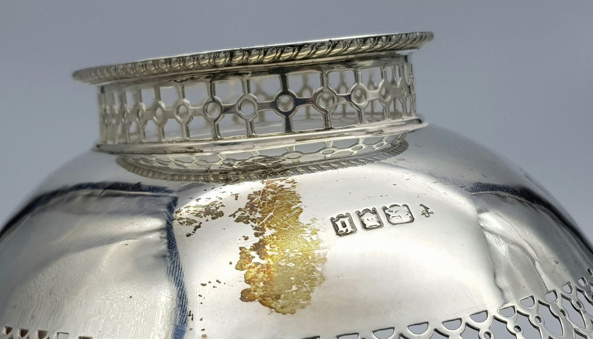 An Antique Sterling Silver Oval Swing Handled Cake/Bread Basket. Pierced geometric and beaded - Image 8 of 9