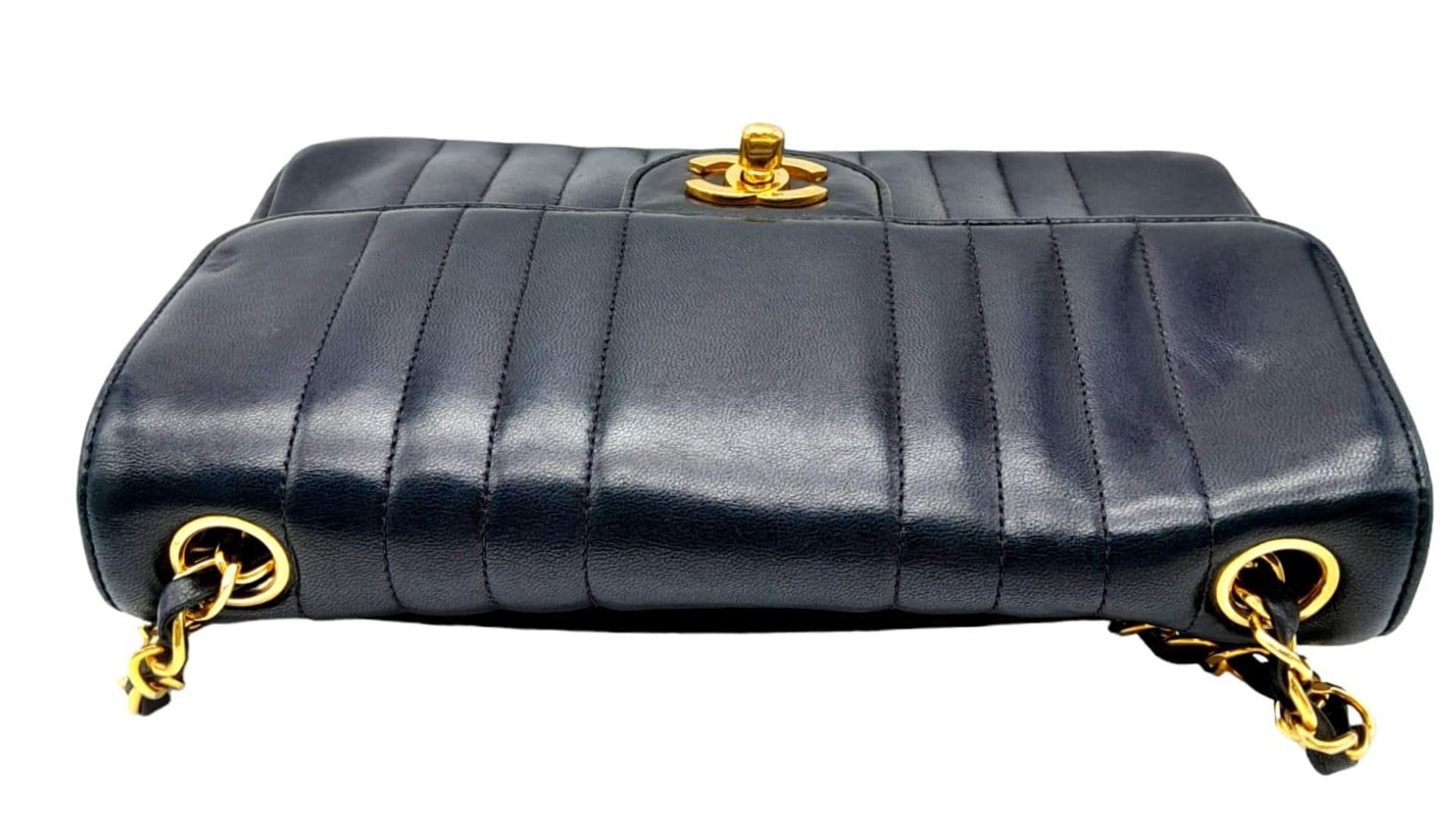 An Early 1990s Chanel Mademoiselle Classic Flap Chain Bag. Black lambskin leather. Gold plated - Image 8 of 17