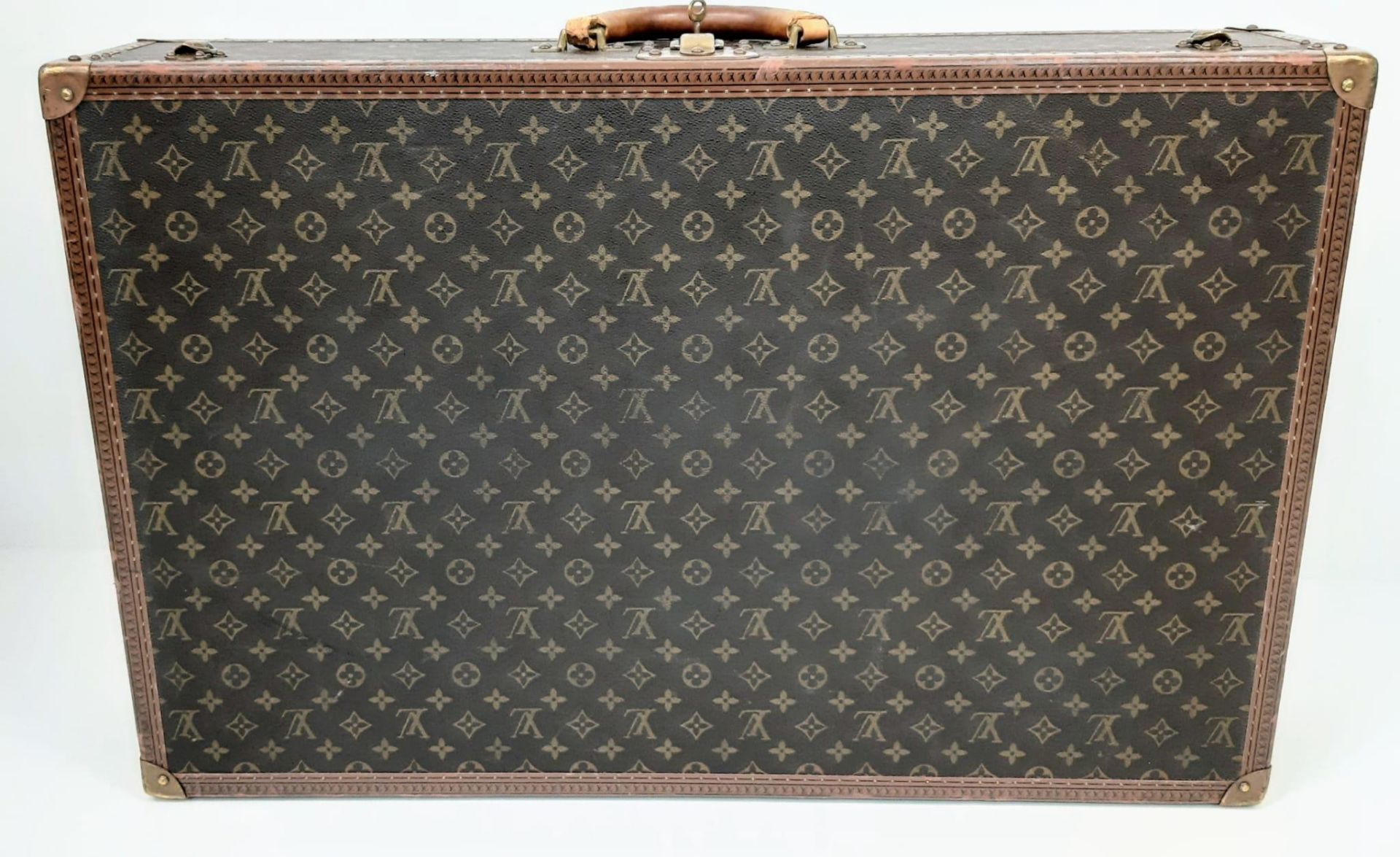A Vintage Louis Vuitton Bisten 80 Trunk. Famous Monogram Leather With Gold Tone Hardware. Size - Bild 4 aus 16