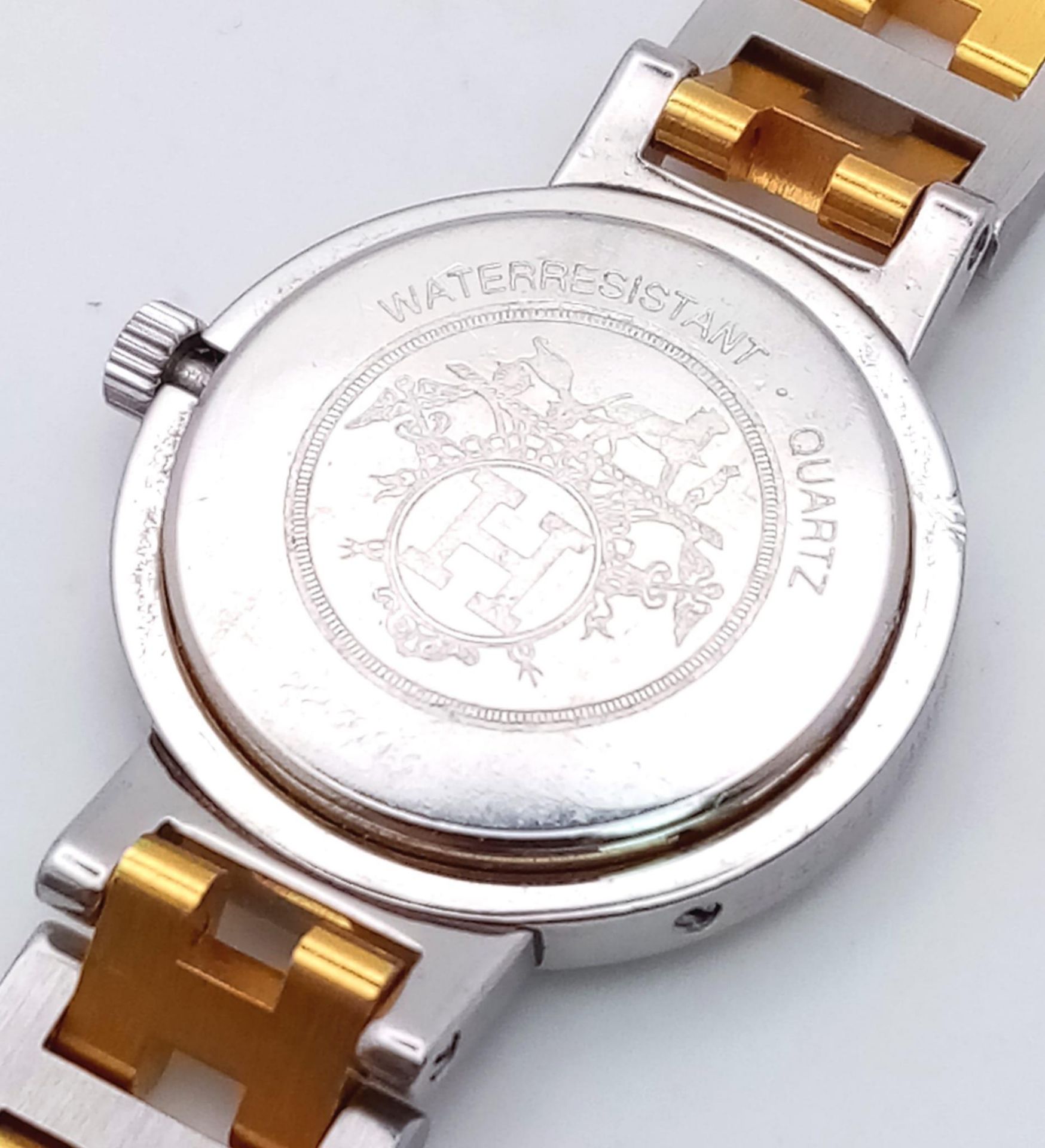 A Designer Hermes Quartz Ladies Watch. Two tone stainless steel bracelet and case - 25m. White - Bild 4 aus 5