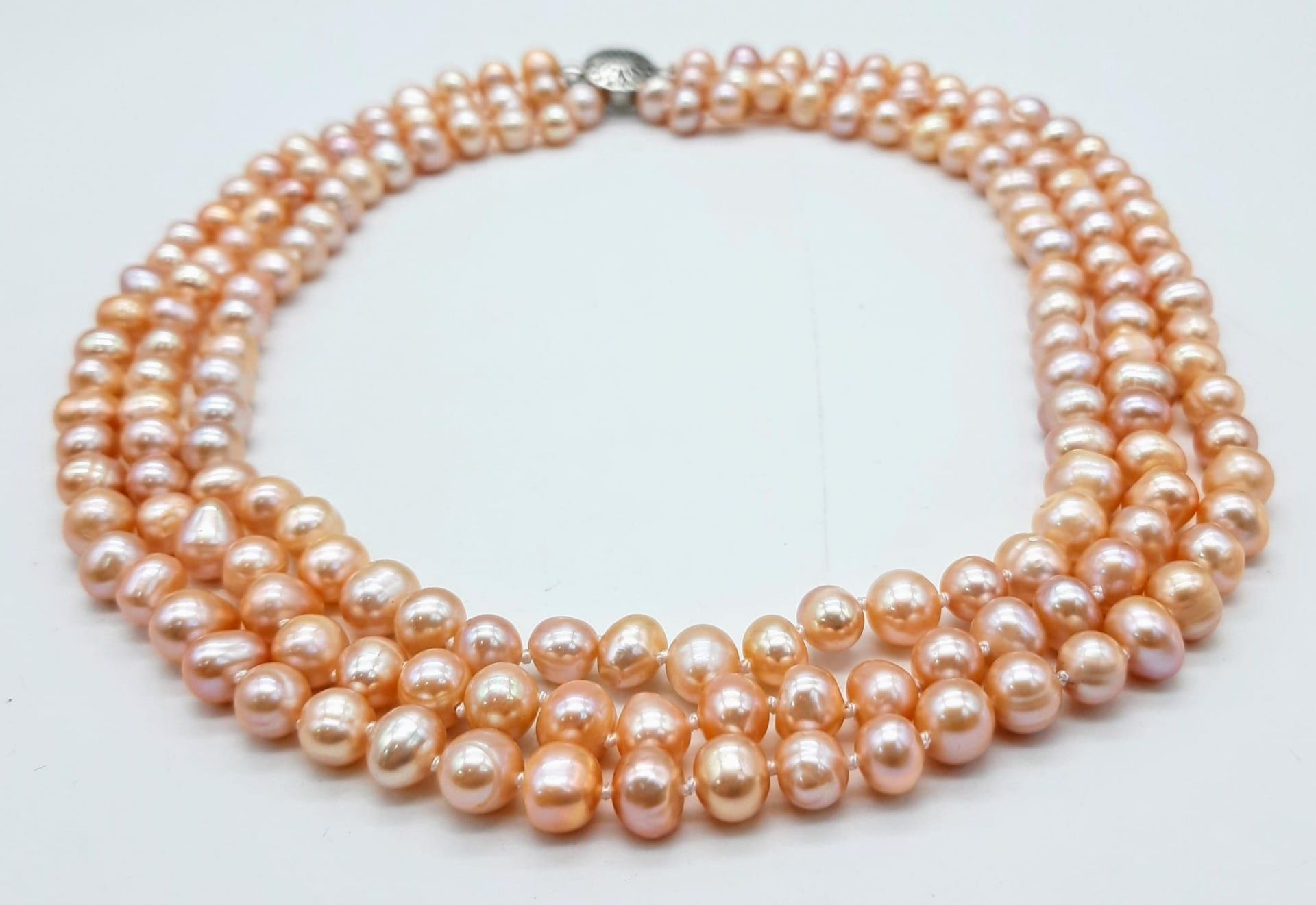 A fashionable three strand of high quality, natural pink pearls necklace, bracelet and earrings - Image 2 of 6