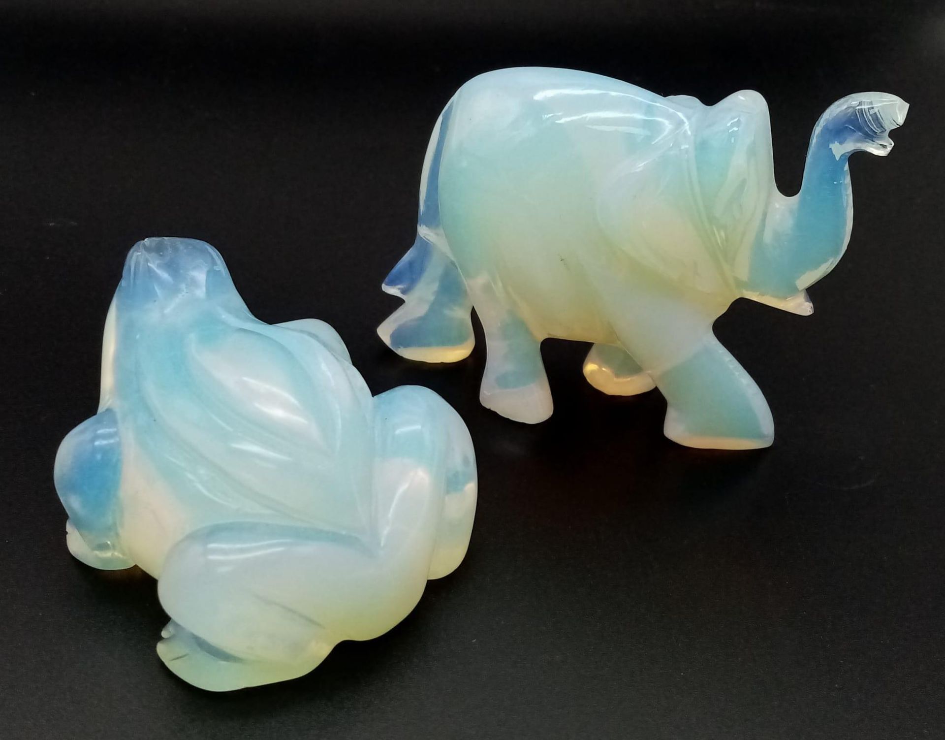 Two Opalite Animal Figurines - Frog and an Elephant. Both 6cm. - Bild 3 aus 4