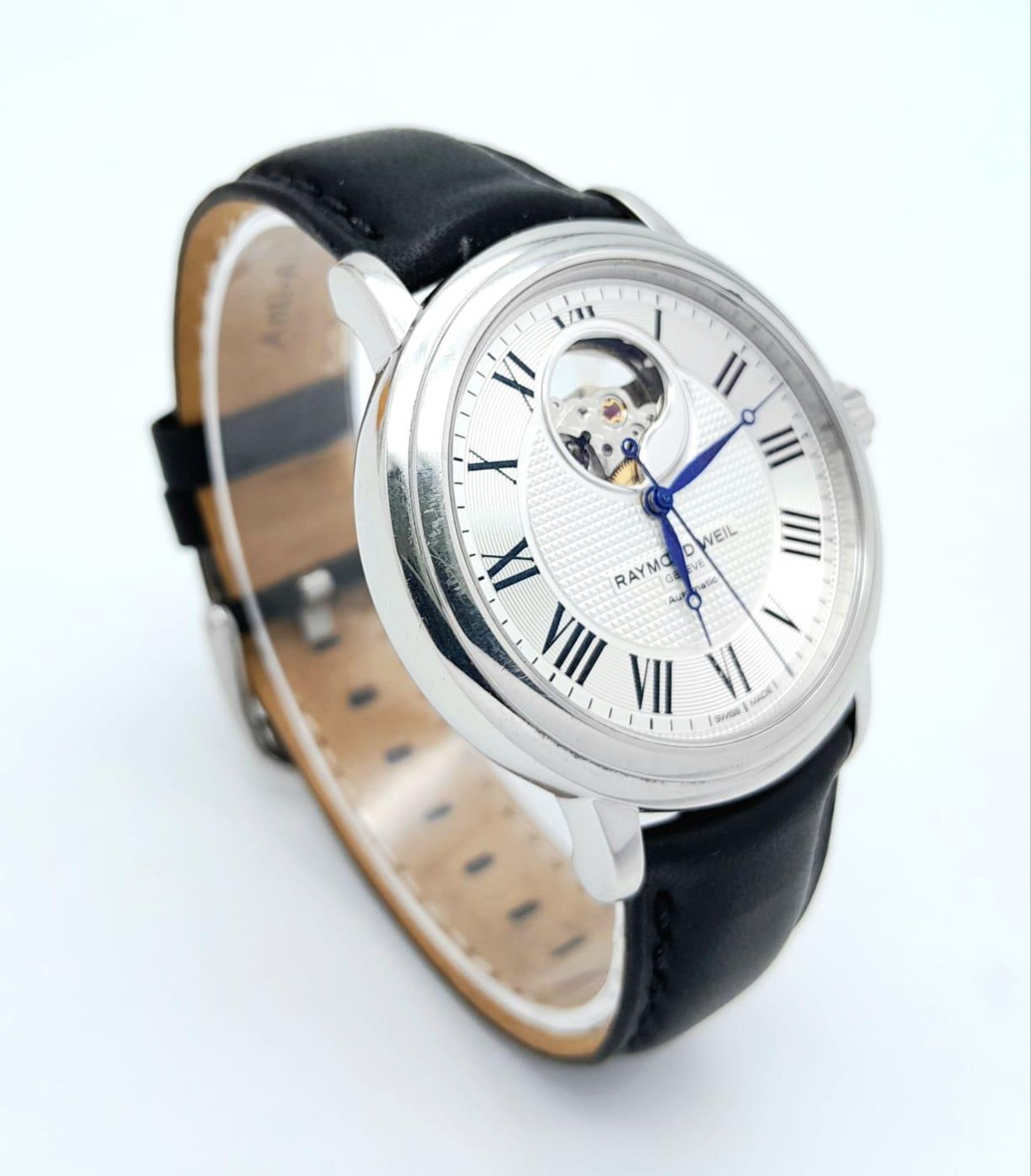 A Raymond Weil Automatic Gents Watch. Black leather strap. Stainless steel case - 40mm. Silver - Image 2 of 9