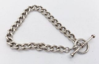 A stylist 925 silver curb link T-bar bracelet. Total weight 25.7G. Total length 19cm.