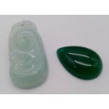 2 X JADE PENDANT & GREEN STONE PENDANT. Total weight: 12.7g A/S 1005