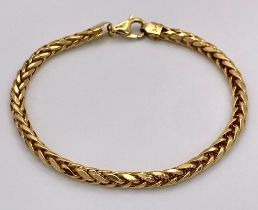 A 9K Yellow Gold Intricate Link Bracelet. 18cm. 5g weight.