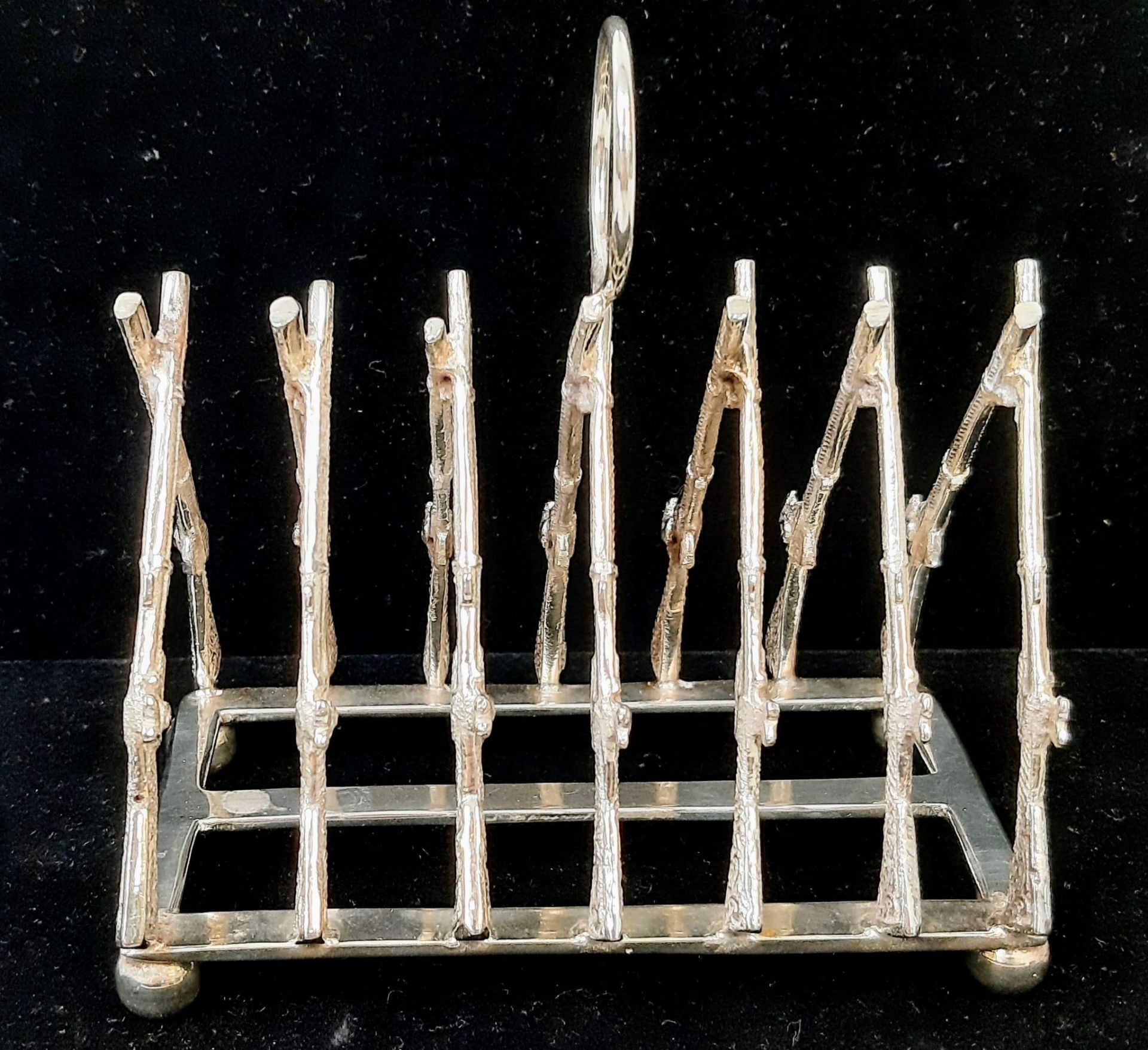 A Silver Plated ‘Rifle Rack’ Toast Rack as used in Military Clubs and Regimental Mess’. 11cm Wide. - Bild 2 aus 5