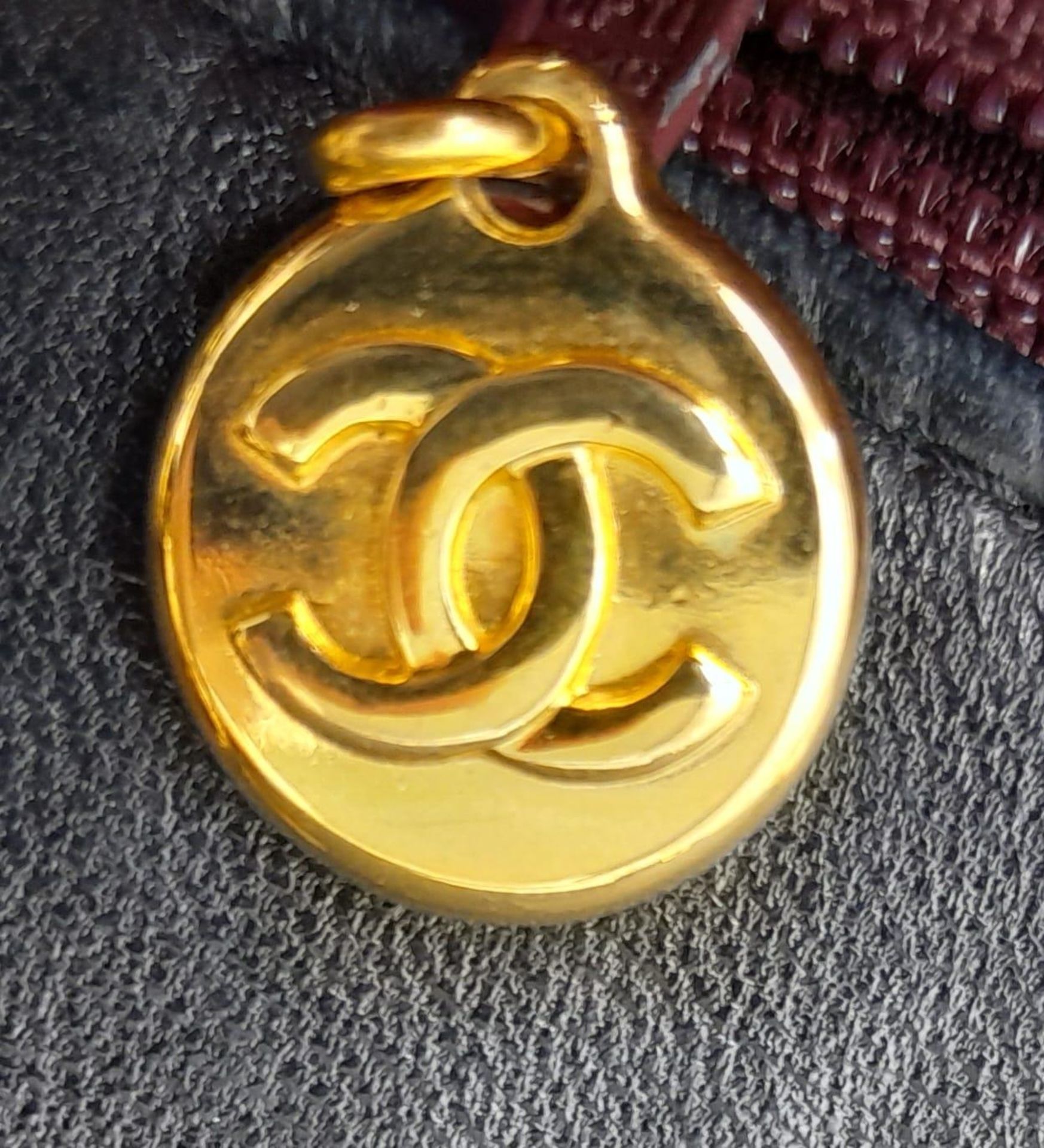 An Early 1990s Chanel Mademoiselle Classic Flap Chain Bag. Black lambskin leather. Gold plated - Image 13 of 17