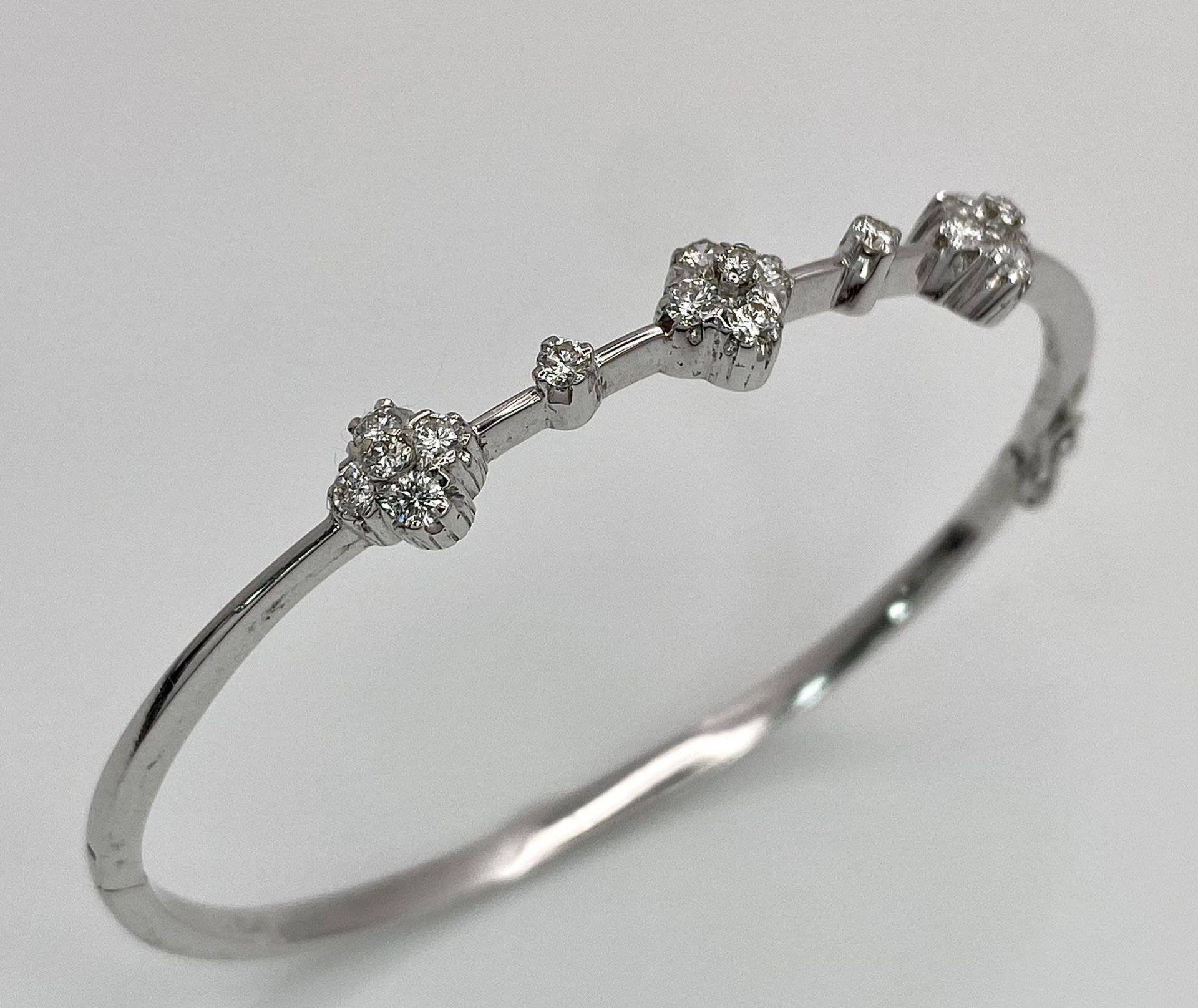 A VERY PRETTY AND ATTRACTIVE 18K WHITE GOLD DIAMOND SET BANGLE, APPROX 0.30CT, WEIGHT 8.5G AND - Image 2 of 4