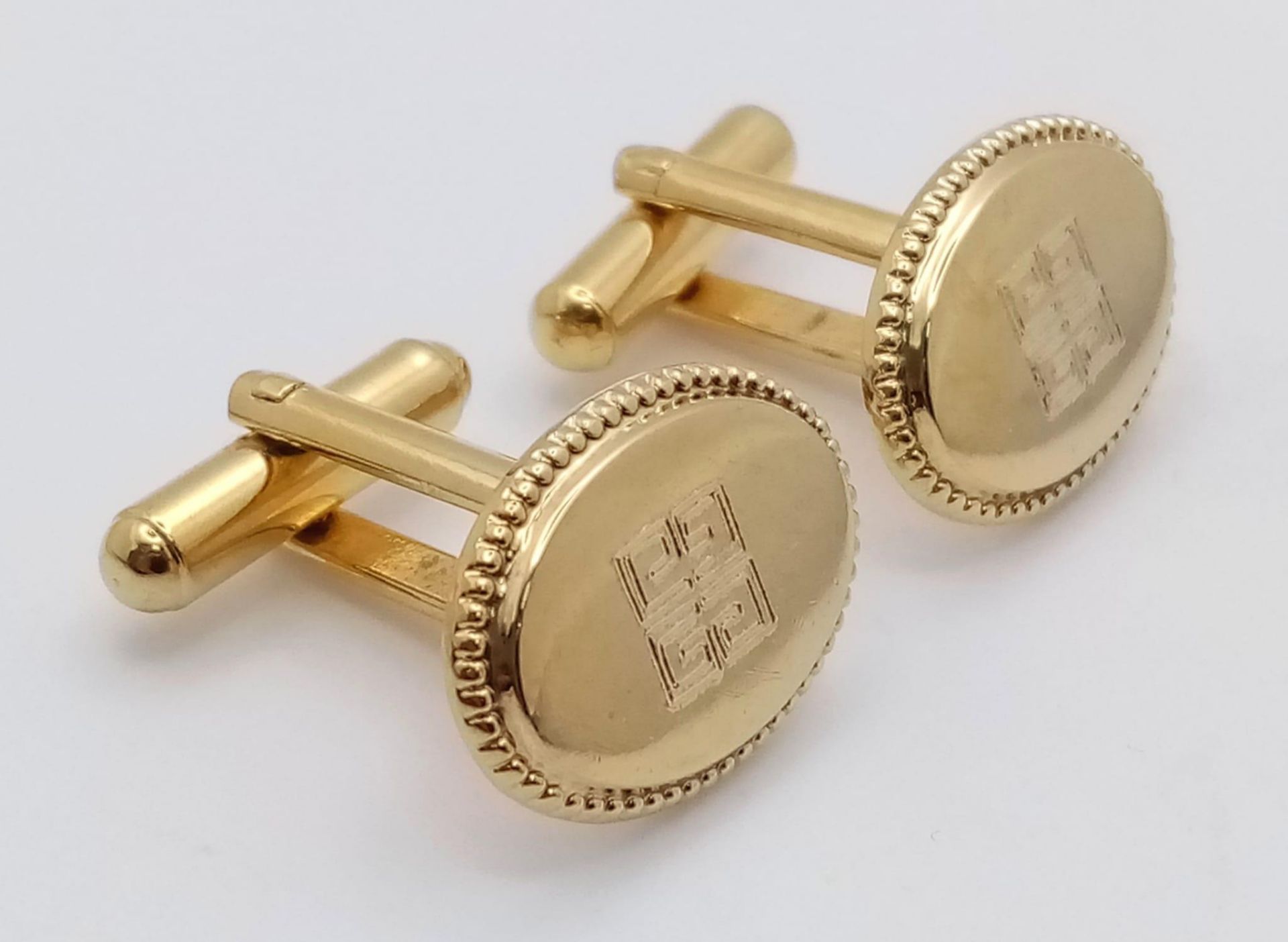 An Excellent Condition Pair of Vintage Givenchy Gold Tone Cufflinks in Original Box. Lever Action, - Bild 2 aus 4