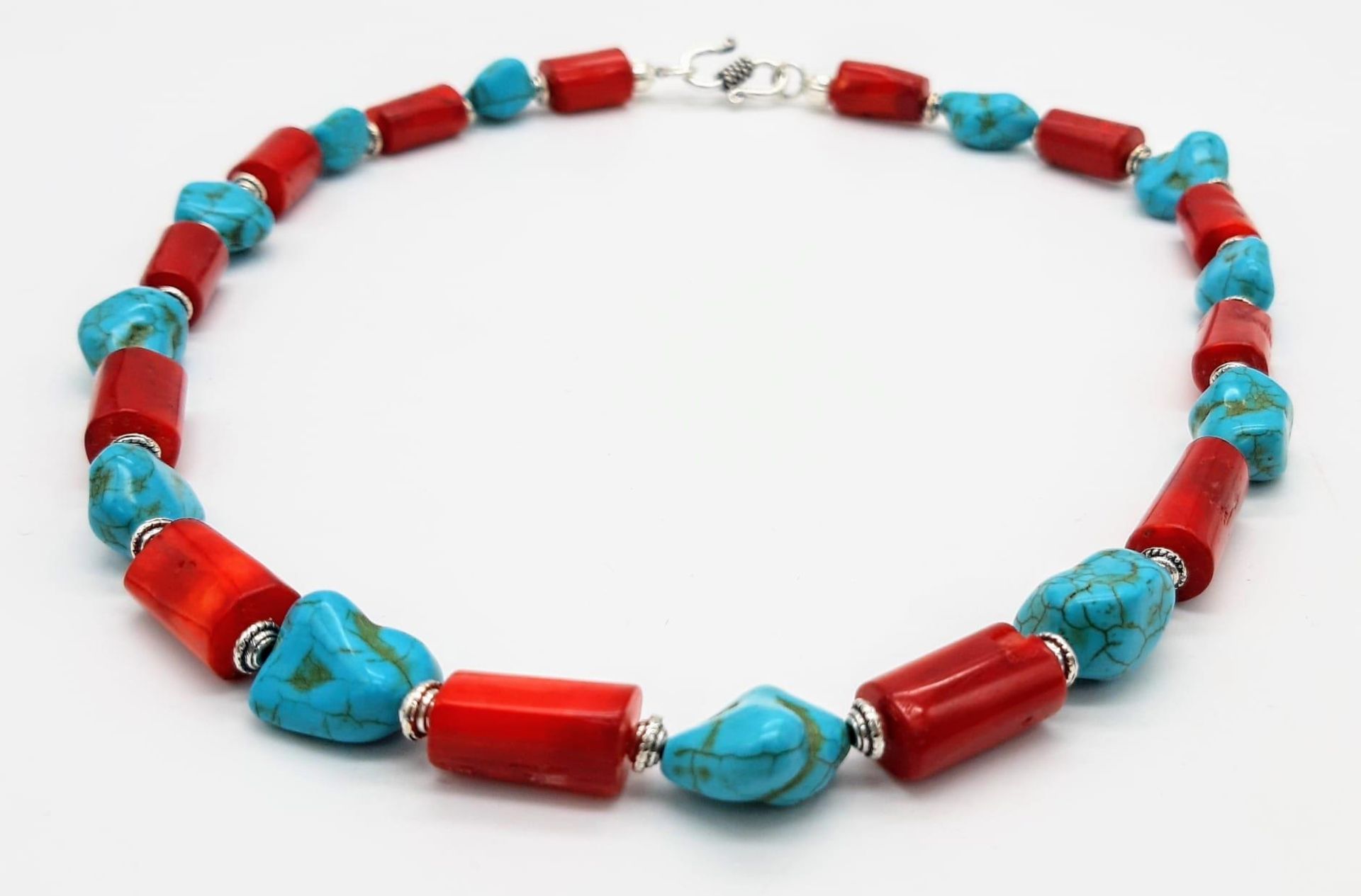 A substantial, chunky red coral and turquoise nugget necklace, bracelet and earrings set, in a - Image 2 of 6