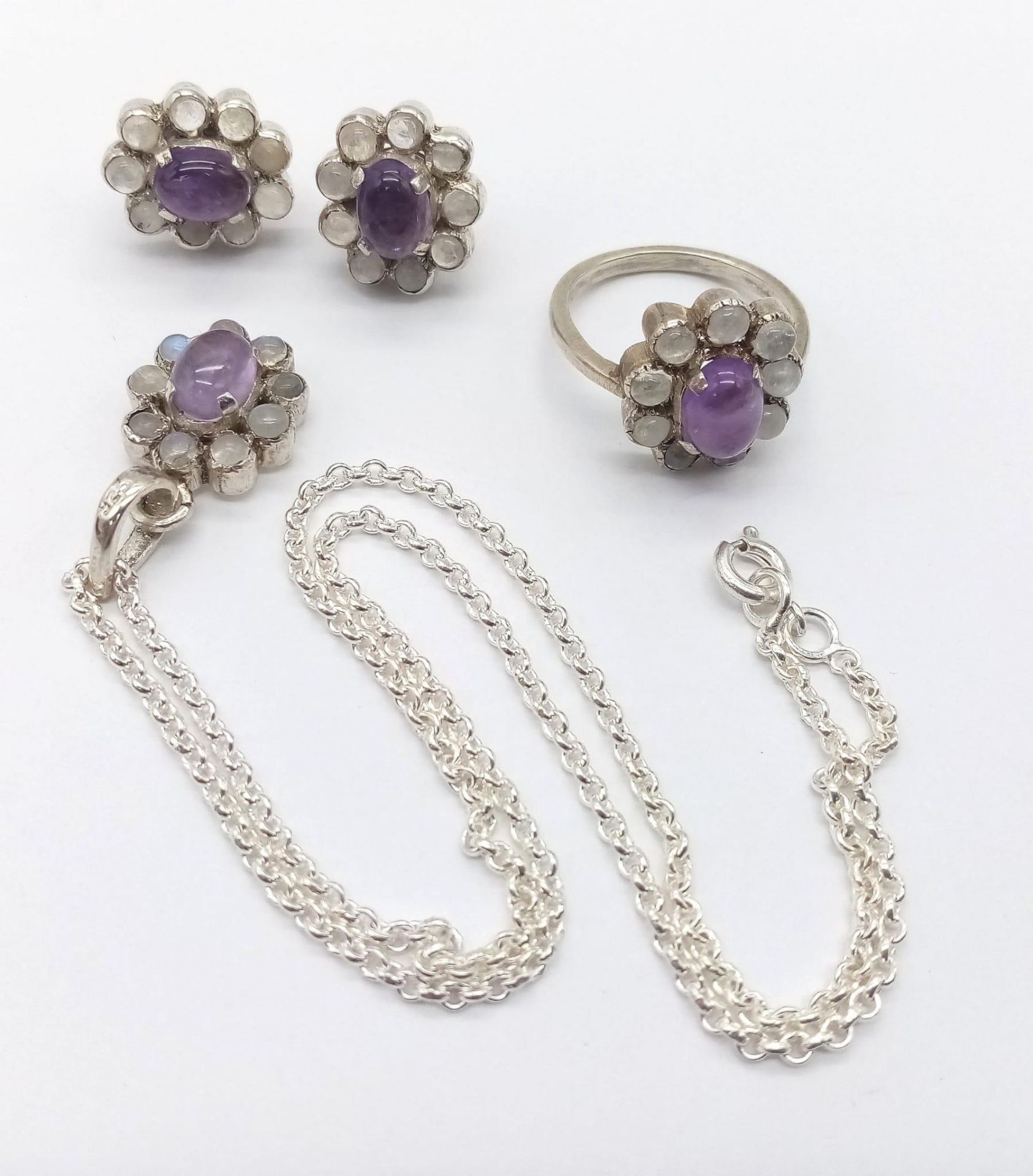 An Amethyst & Moonstone 925 Silver Jewellery set - comprising of a necklace and pendant - 42cm, - Image 2 of 5