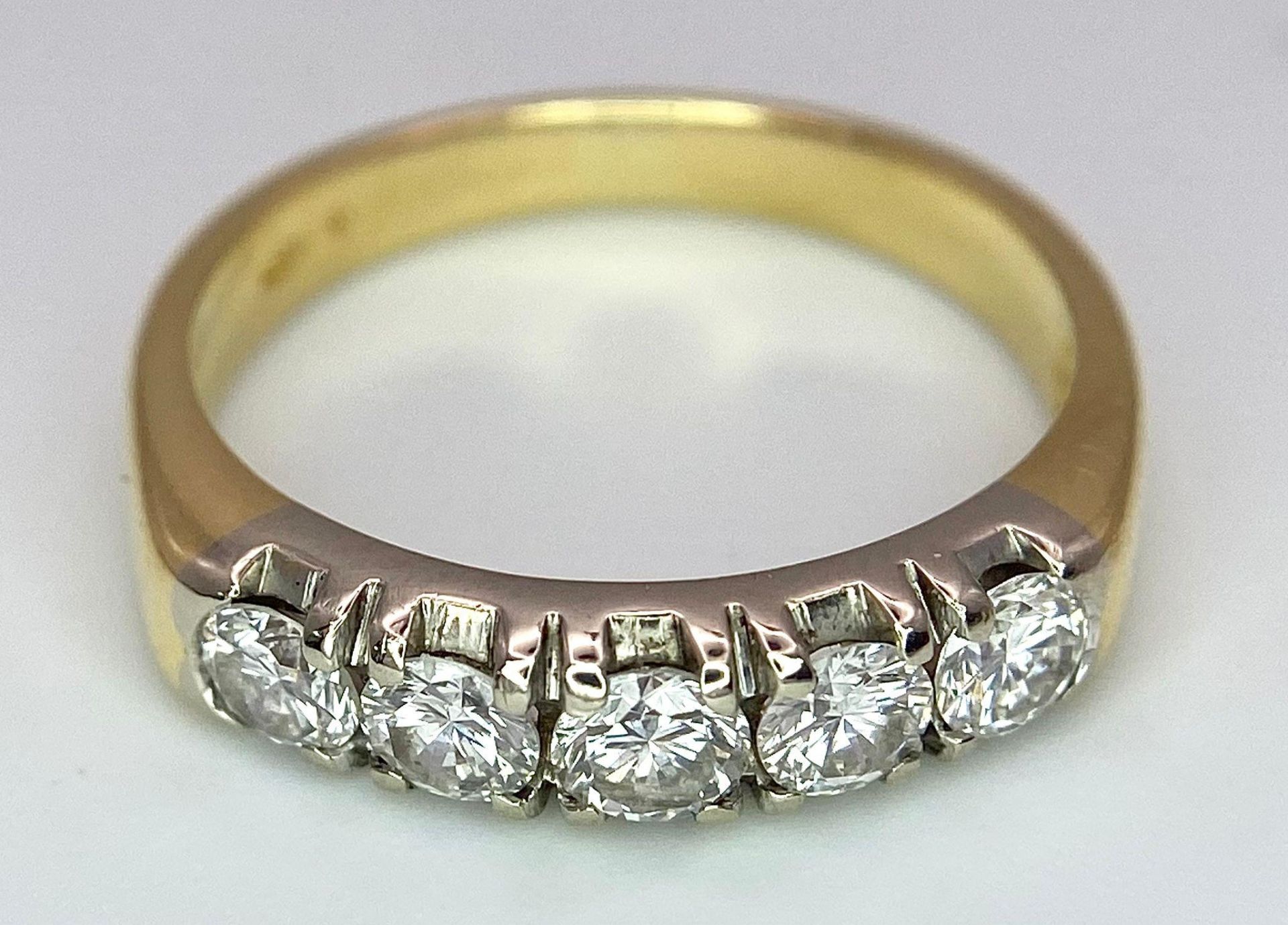 An 18K Yellow Gold Five Stone Diamond Ring. 0.85ctw of brilliant round cut diamonds. Size L. 3.6g - Bild 6 aus 8
