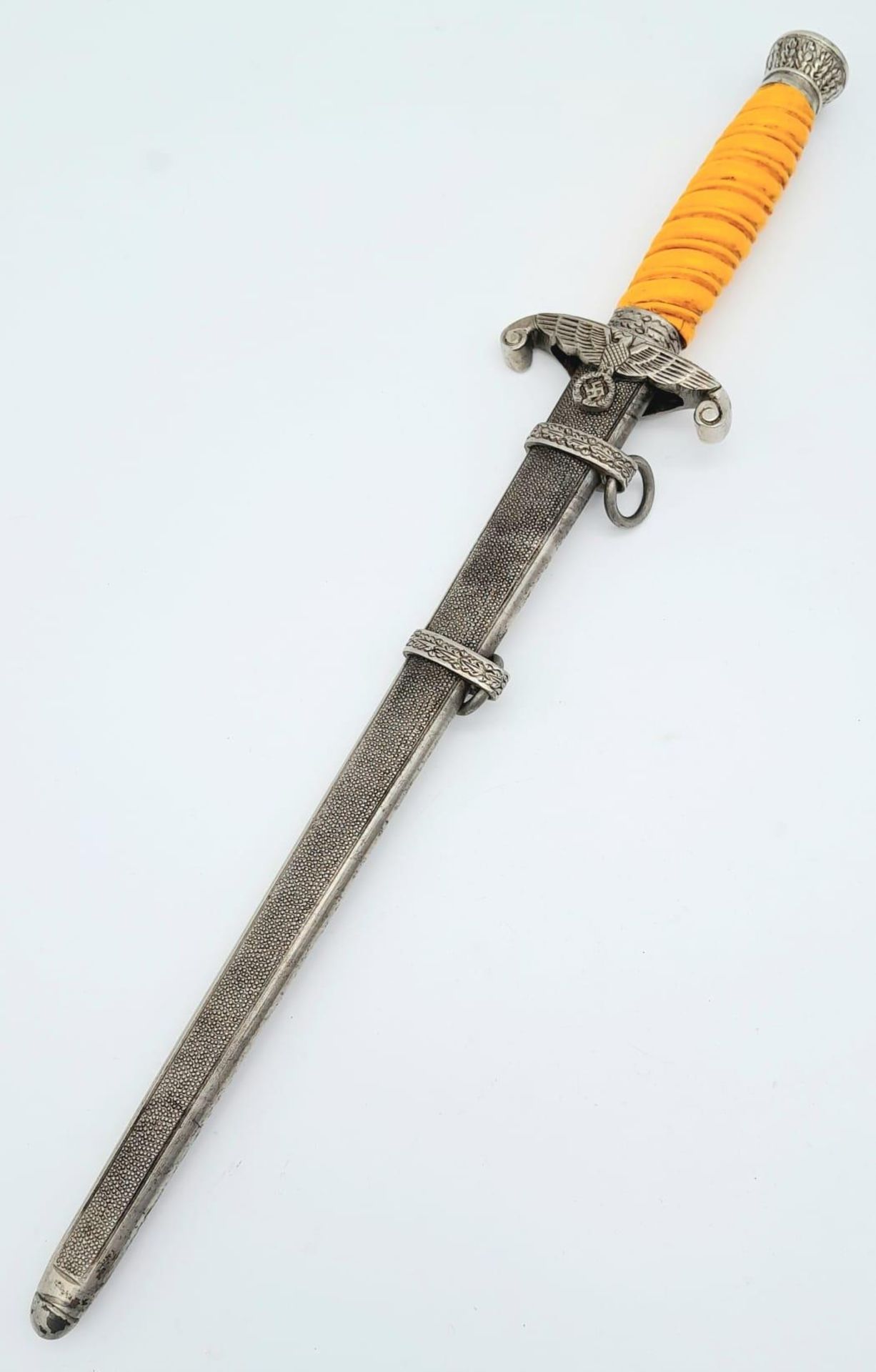3rd Reich Late WW2 Unmarked Heer (Army) Officers Dagger. Orange celluloid grip, pommel and ferrule - Image 2 of 8