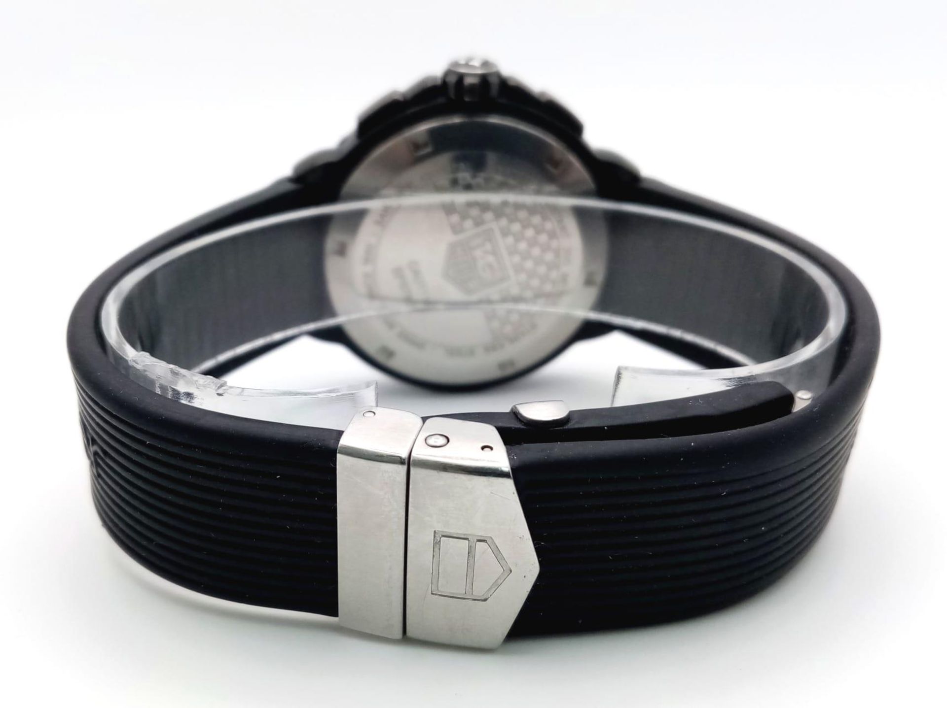 A Tag Heuer Formula 1 Chronograph Gents Quartz Watch. Black Tag rubber strap. Black dial with - Bild 5 aus 10
